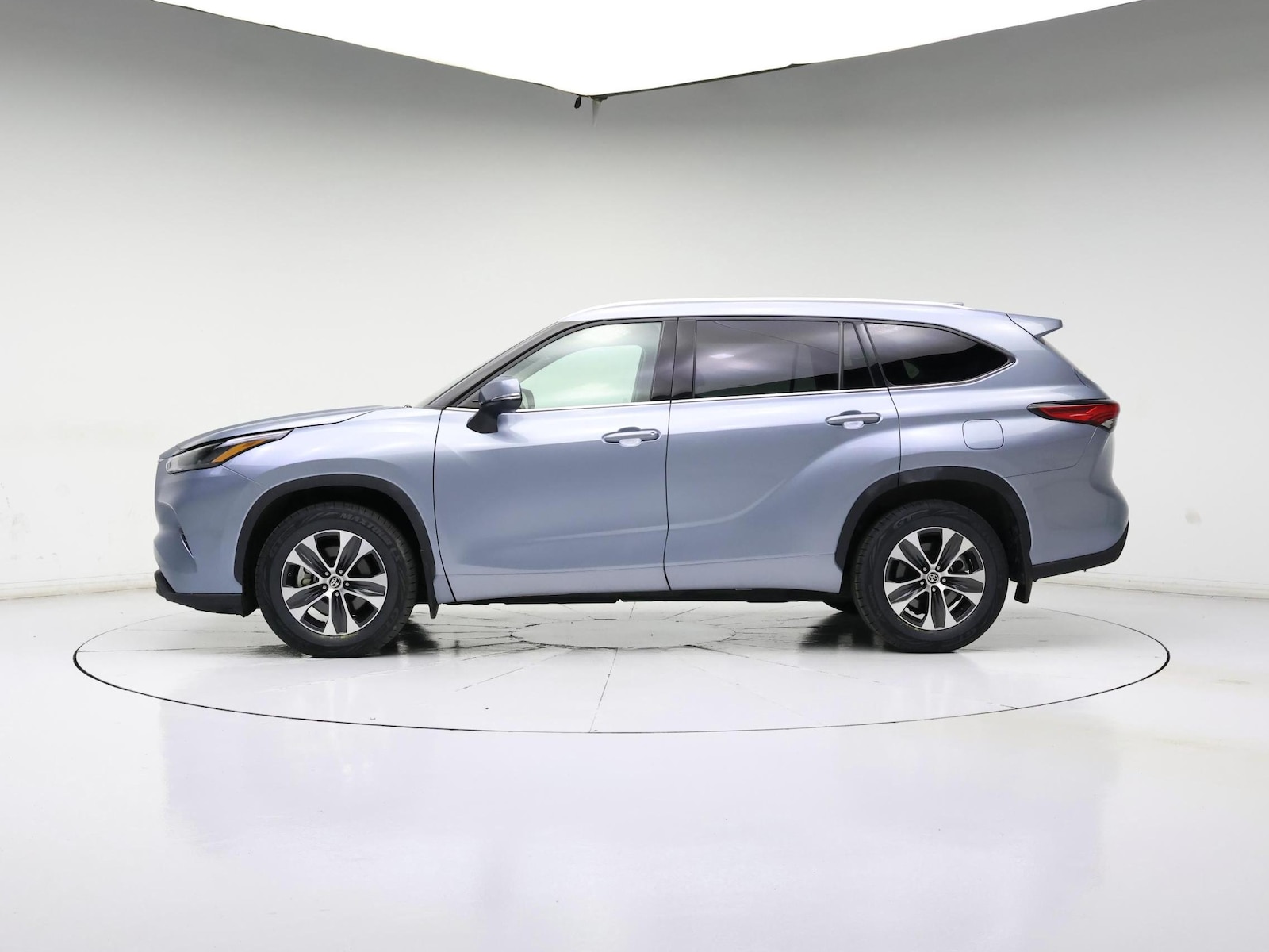 2022 Toyota Highlander XLE - Photo 4
