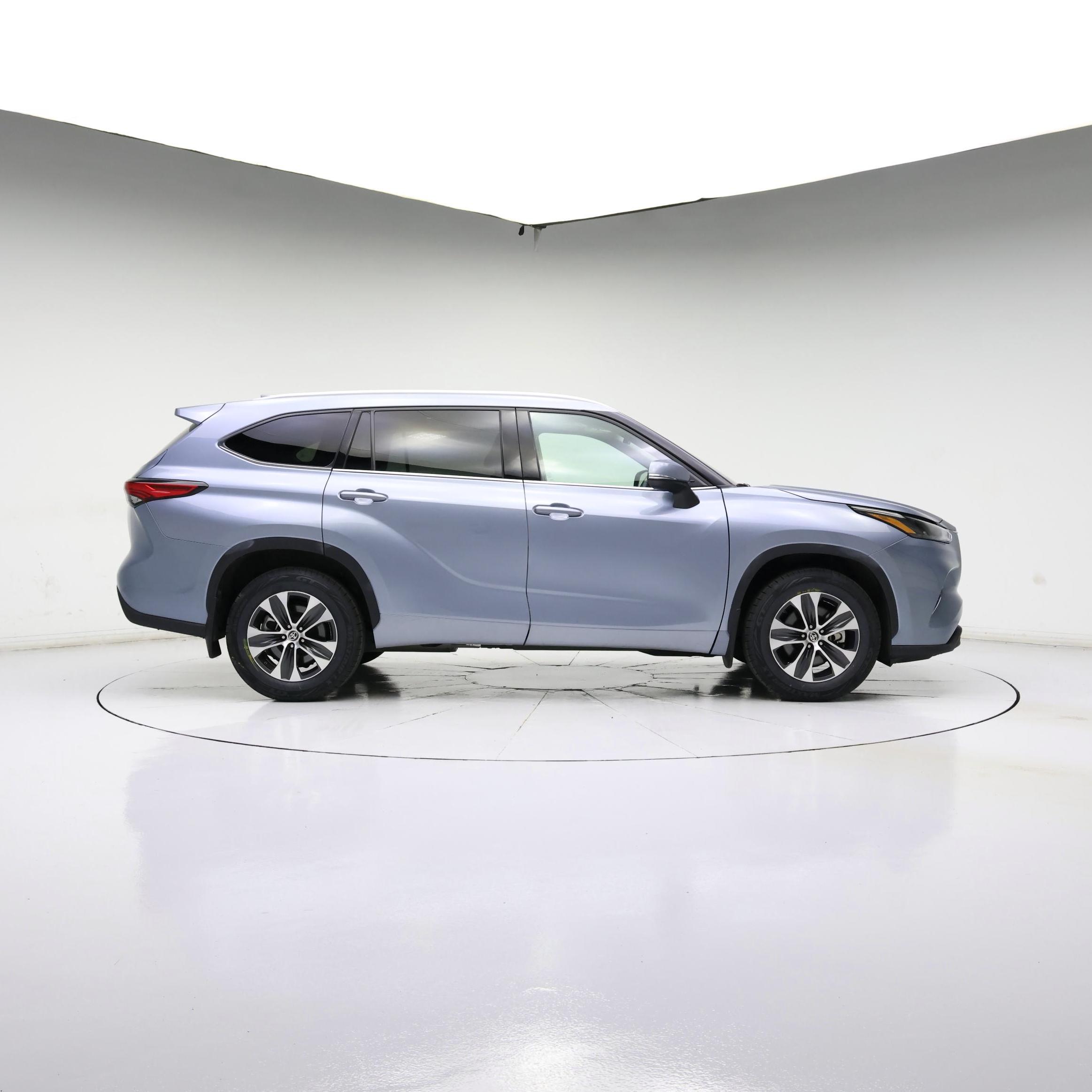 Thumbnail: 2022 Toyota Highlander - 7