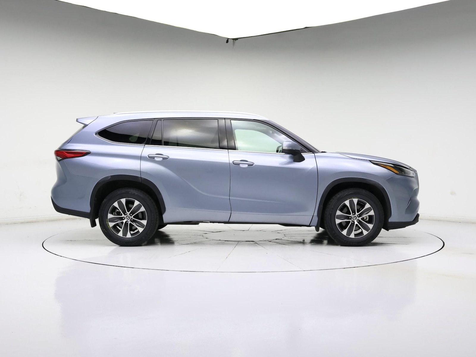 2022 Toyota Highlander XLE - Photo 8