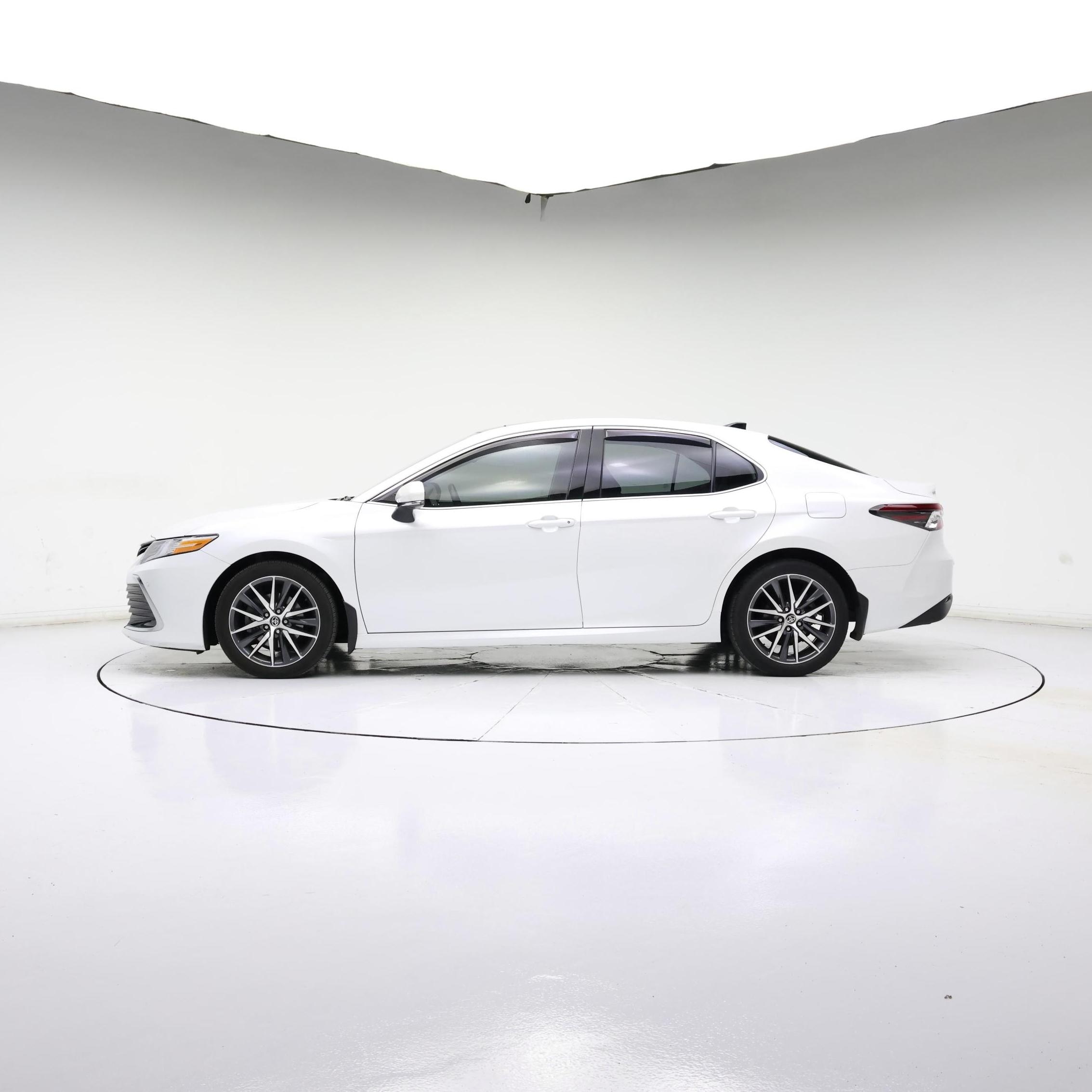 Thumbnail: 2022 Toyota Camry - 3