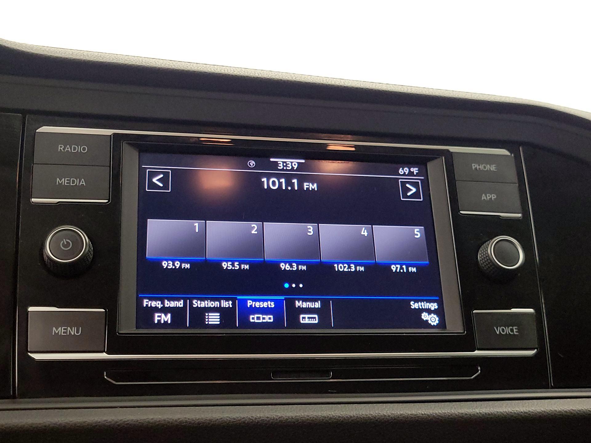 Thumbnail: 2024 Volkswagen Jetta - 15