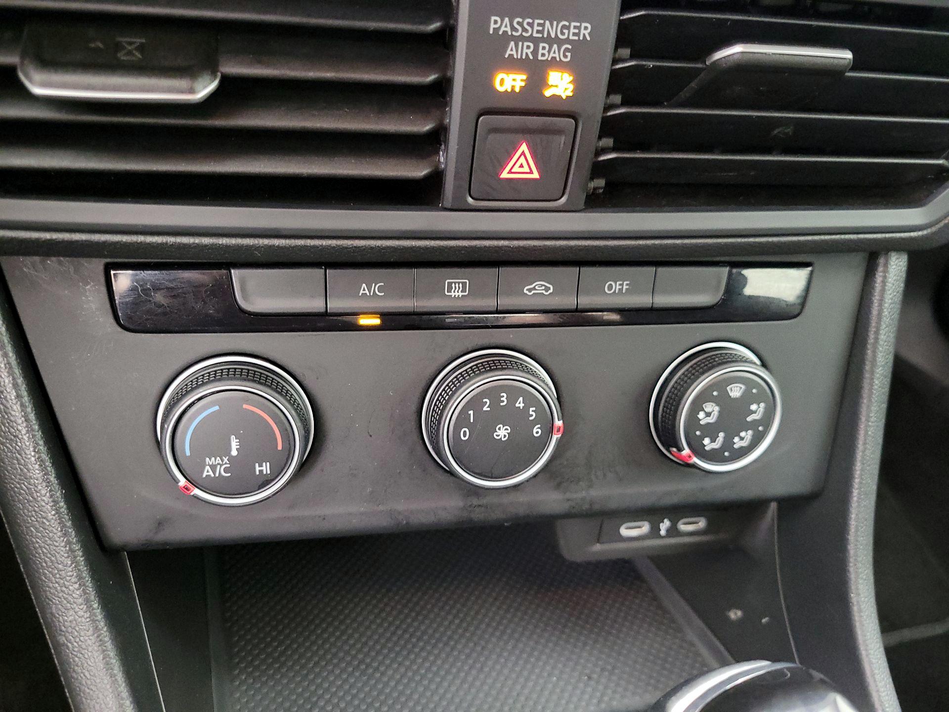 Thumbnail: 2024 Volkswagen Jetta - 16