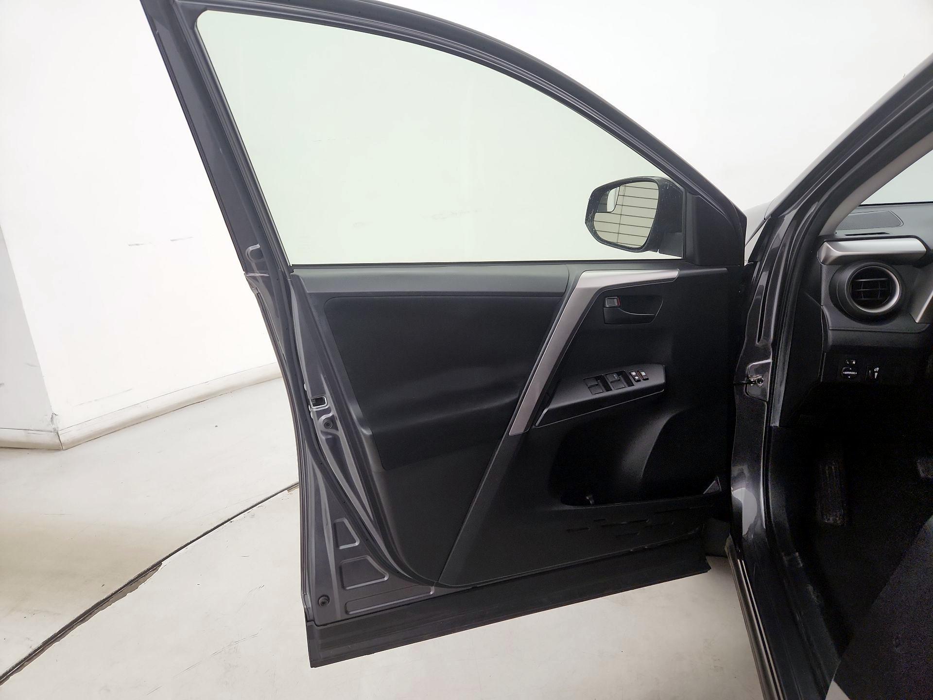 Thumbnail: 2016 Toyota RAV4 - 12