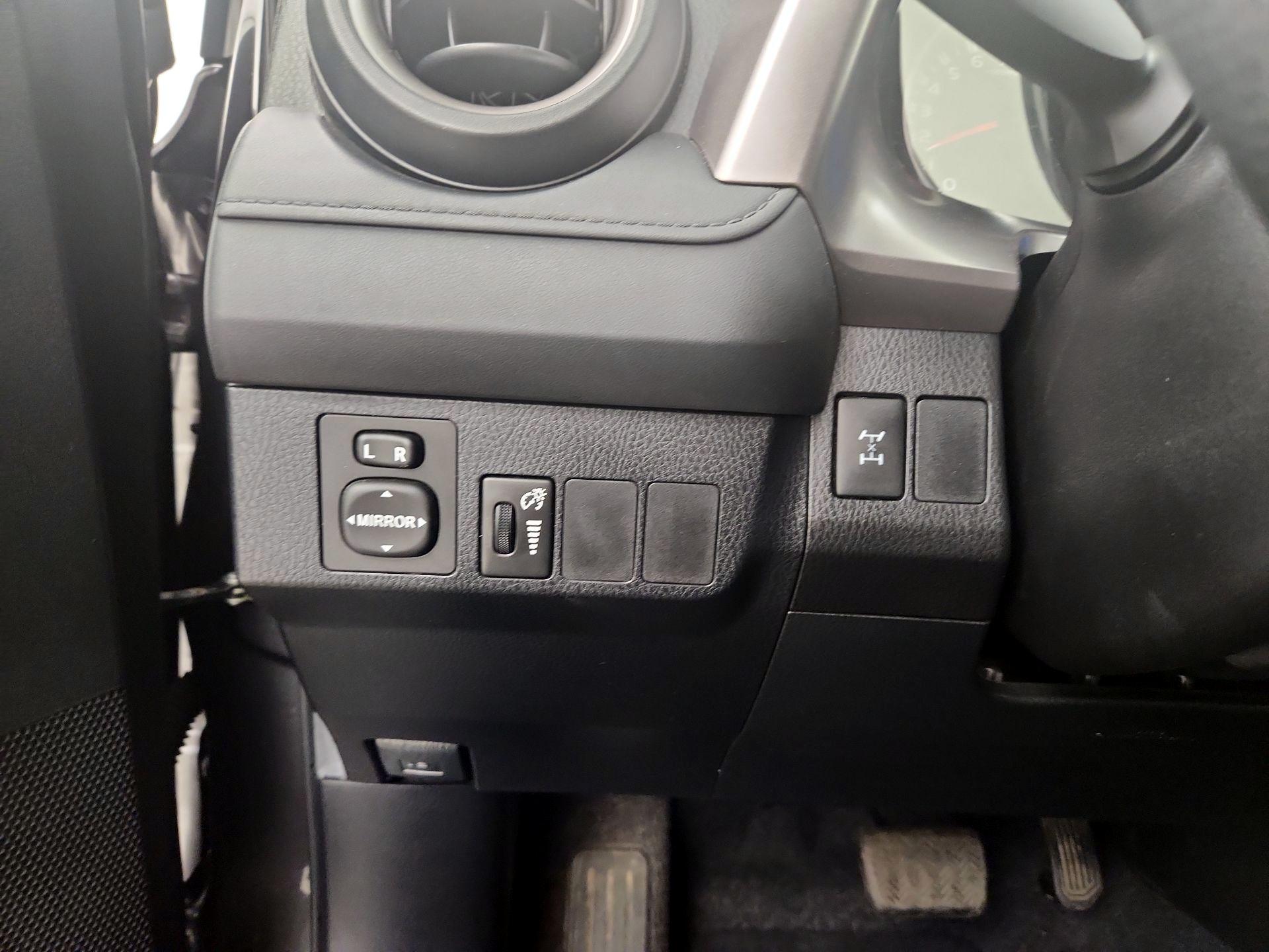 Thumbnail: 2016 Toyota RAV4 - 13