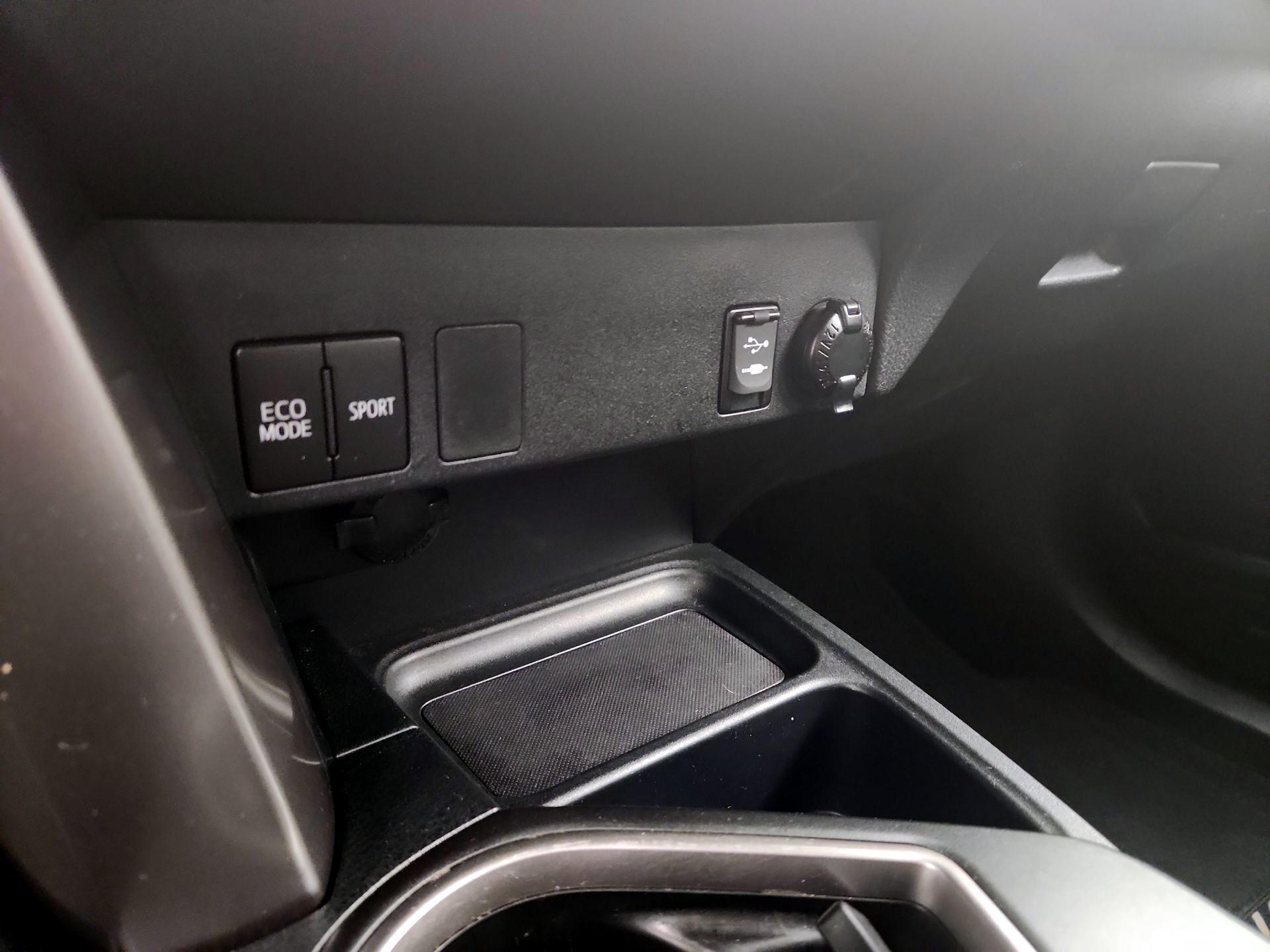 Thumbnail: 2016 Toyota RAV4 - 18