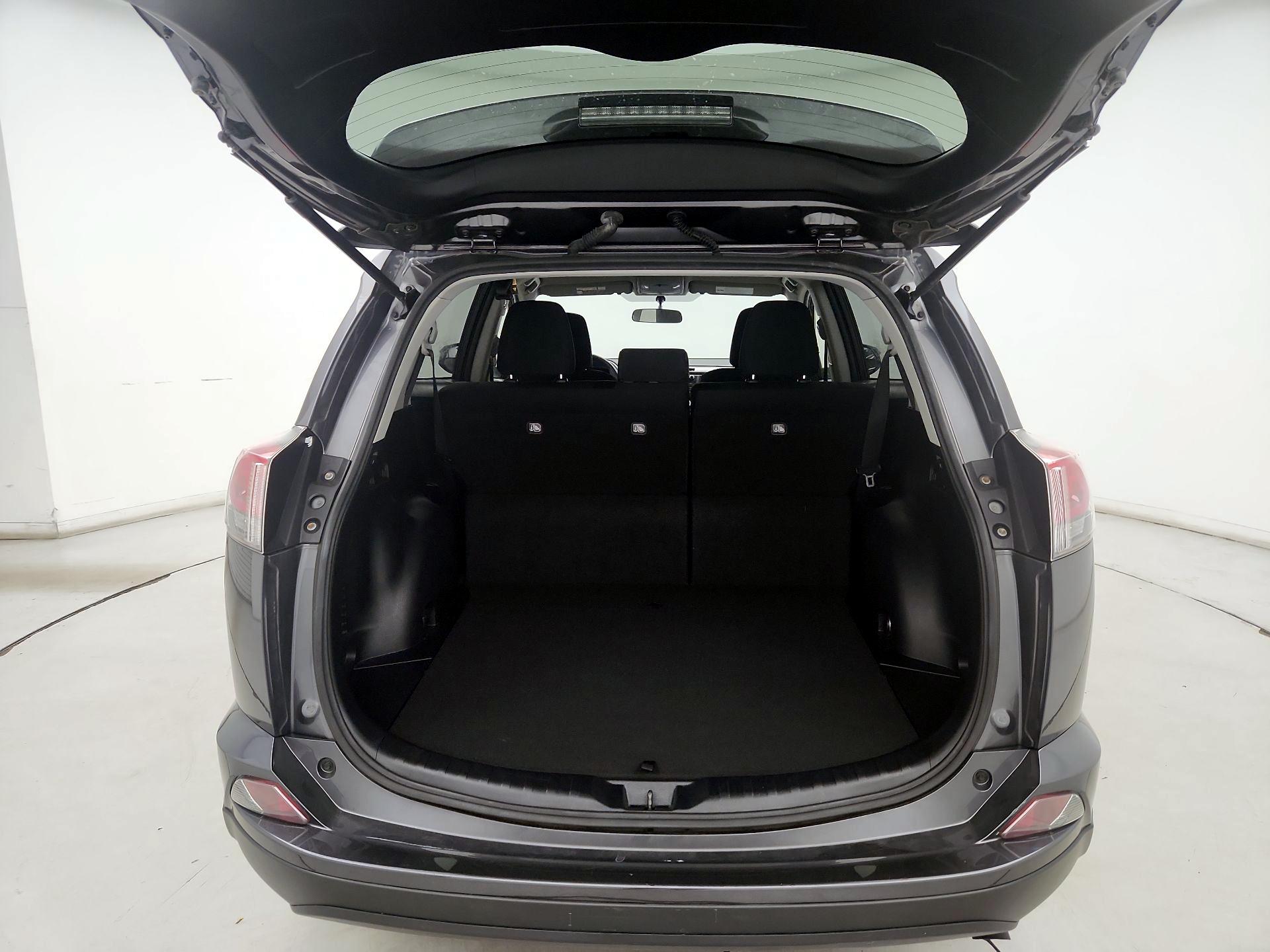 Thumbnail: 2016 Toyota RAV4 - 20