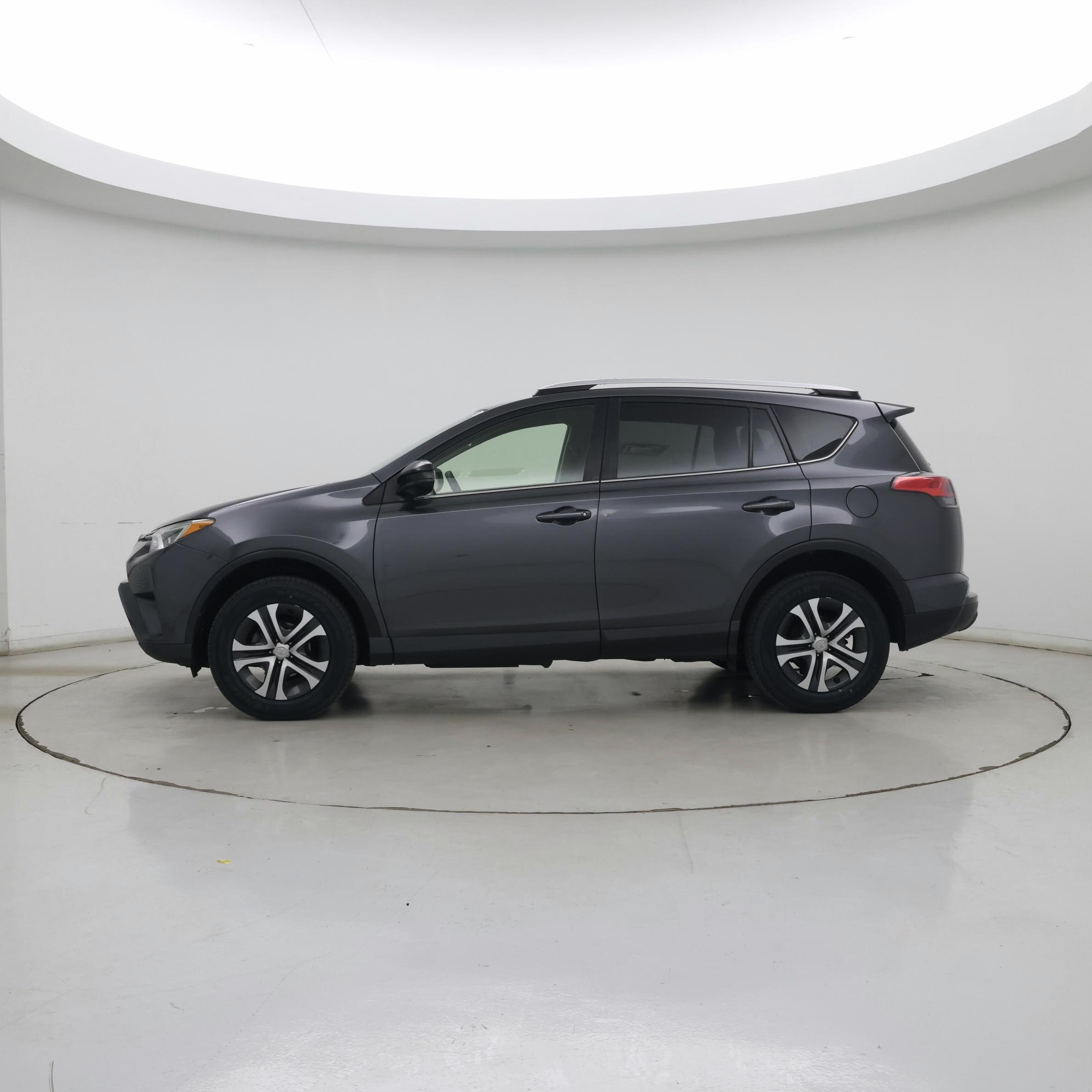 Thumbnail: 2016 Toyota RAV4 - 3