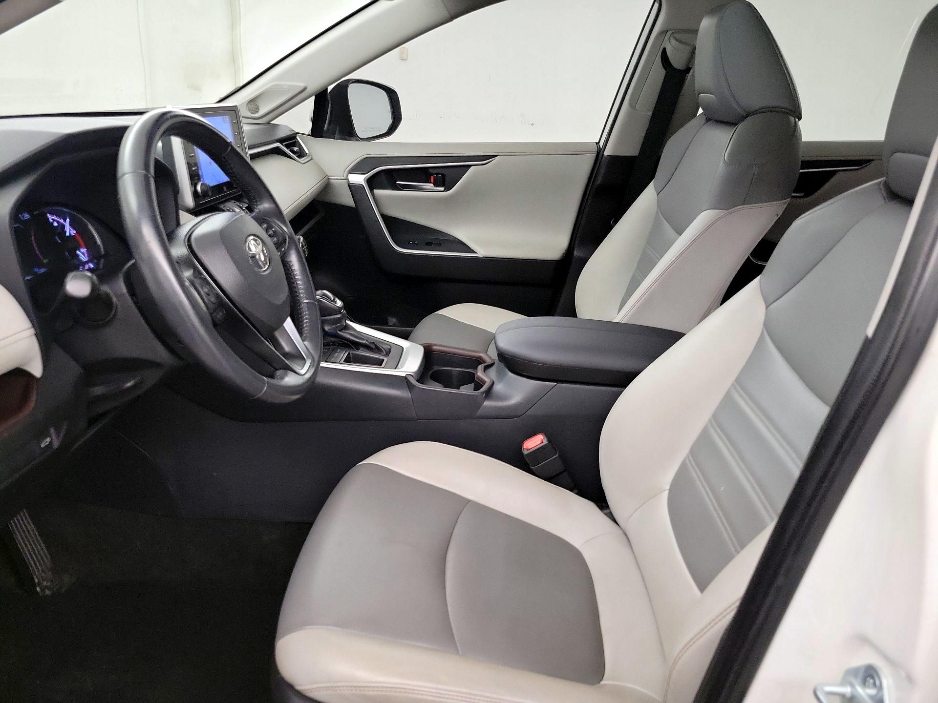 Thumbnail: 2020 Toyota RAV4 - 11