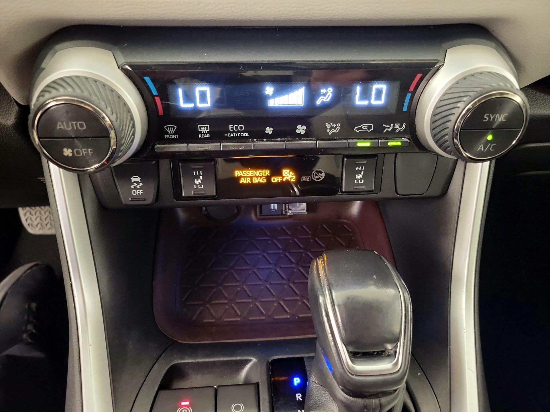 Thumbnail: 2020 Toyota RAV4 - 17