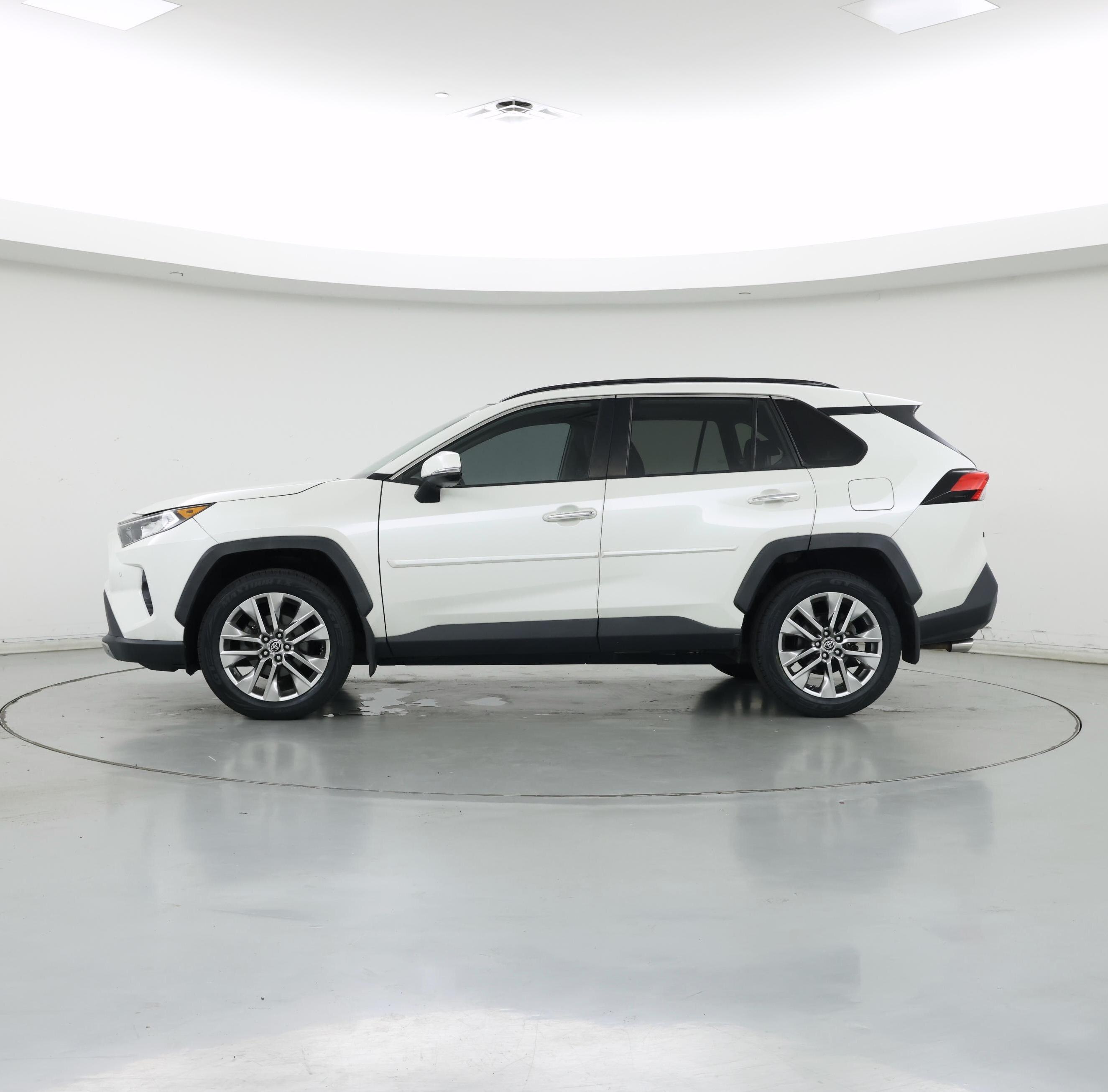 Thumbnail: 2020 Toyota RAV4 - 3