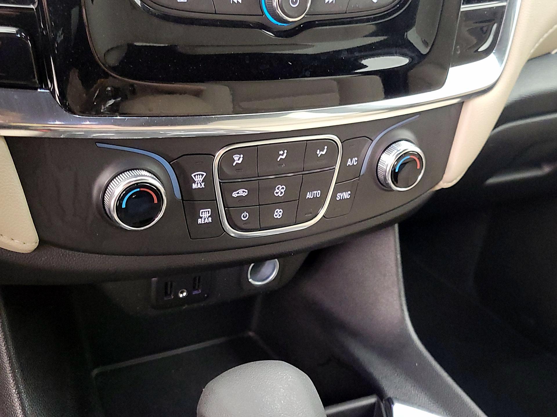 Thumbnail: 2023 Chevrolet Traverse - 16