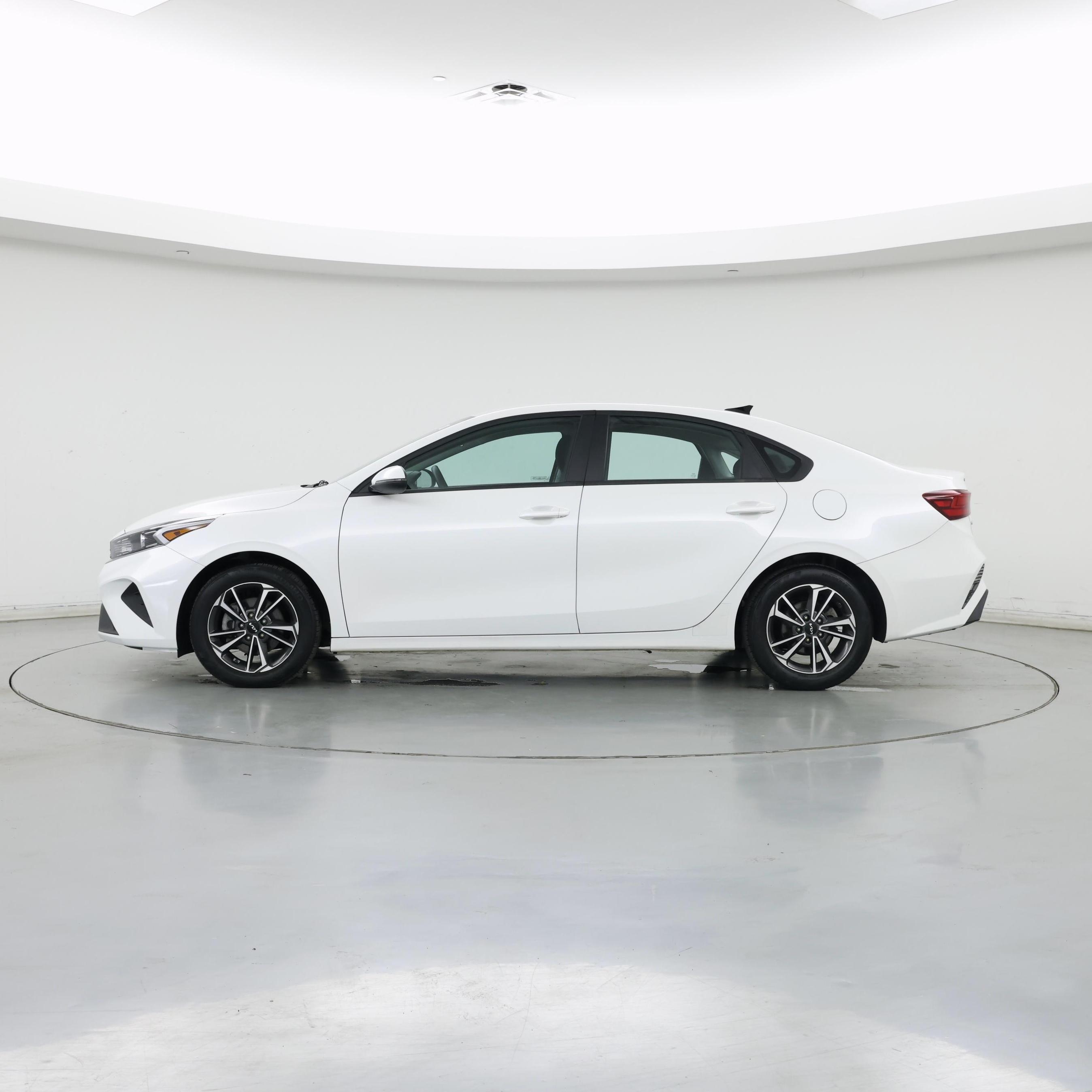 Thumbnail: 2023 Kia Forte - 3
