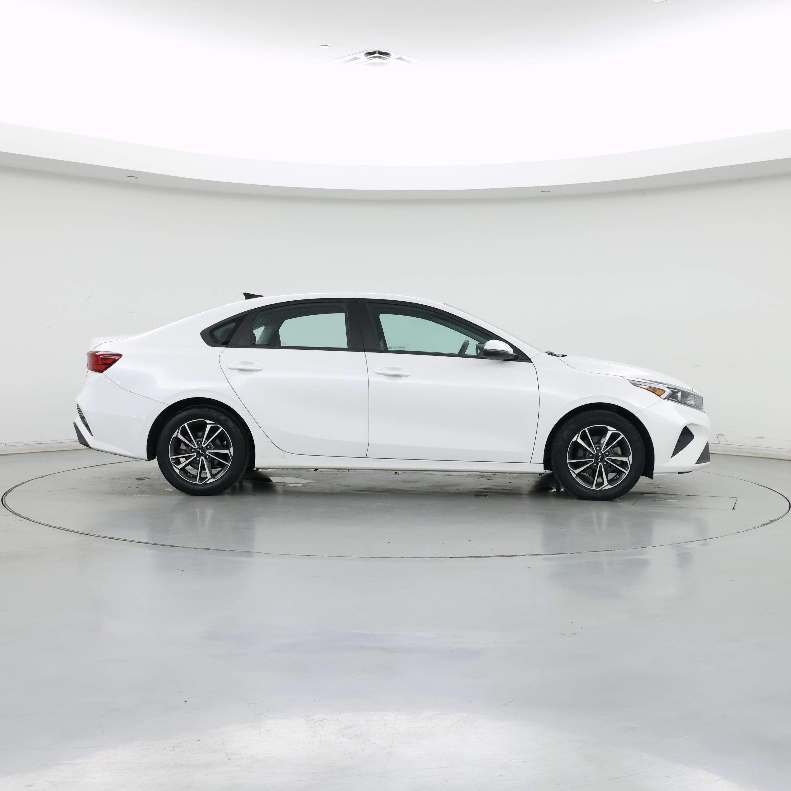 Thumbnail: 2023 Kia Forte - 7