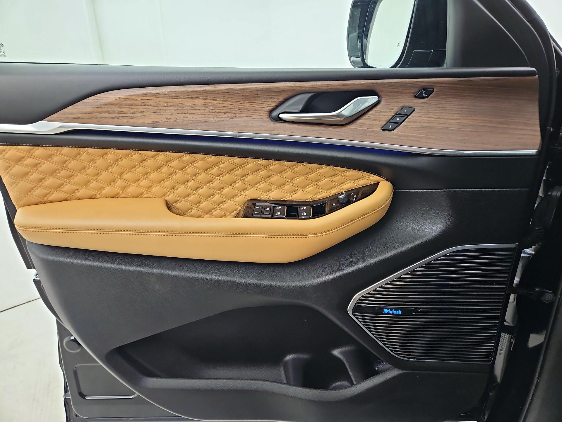 Thumbnail: 2024 Jeep Grand Cherokee - 12