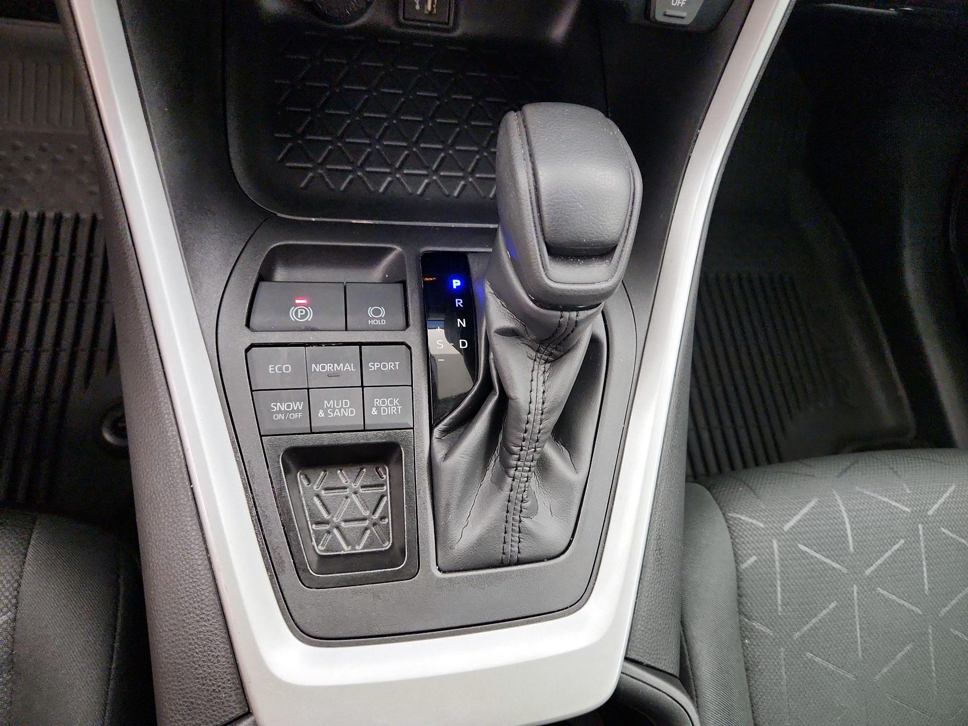 Thumbnail: 2024 Toyota RAV4 - 17