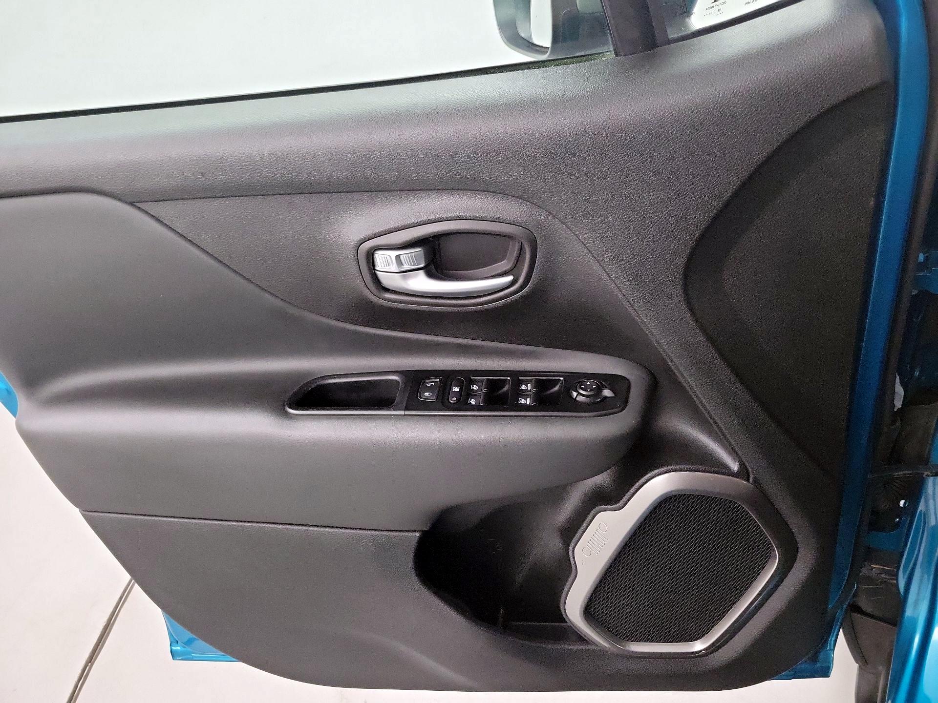 Thumbnail: 2020 Jeep Renegade - 10