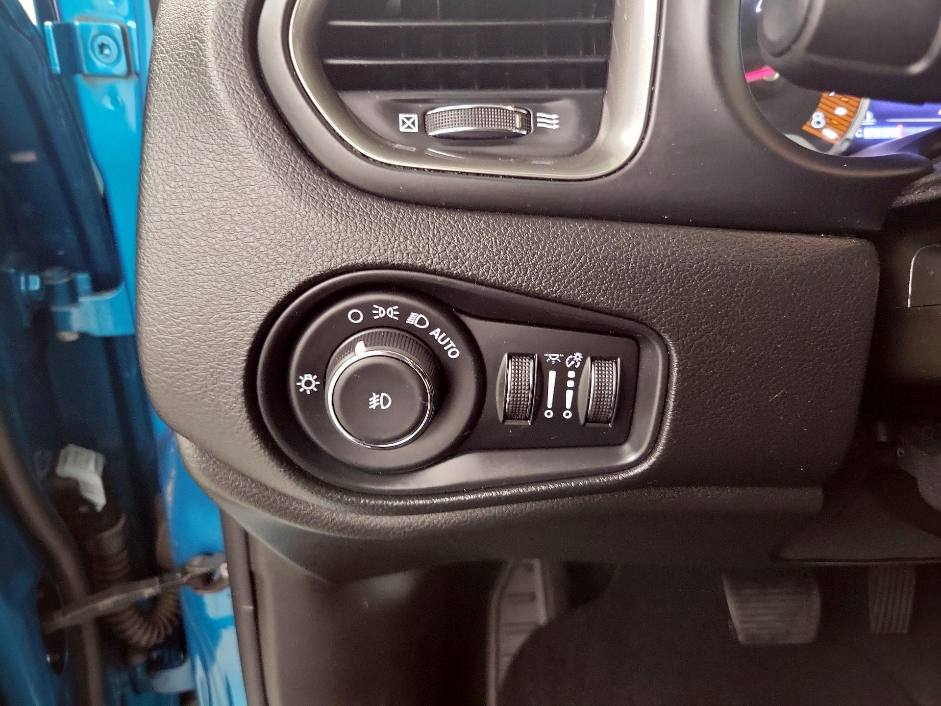 Thumbnail: 2020 Jeep Renegade - 11