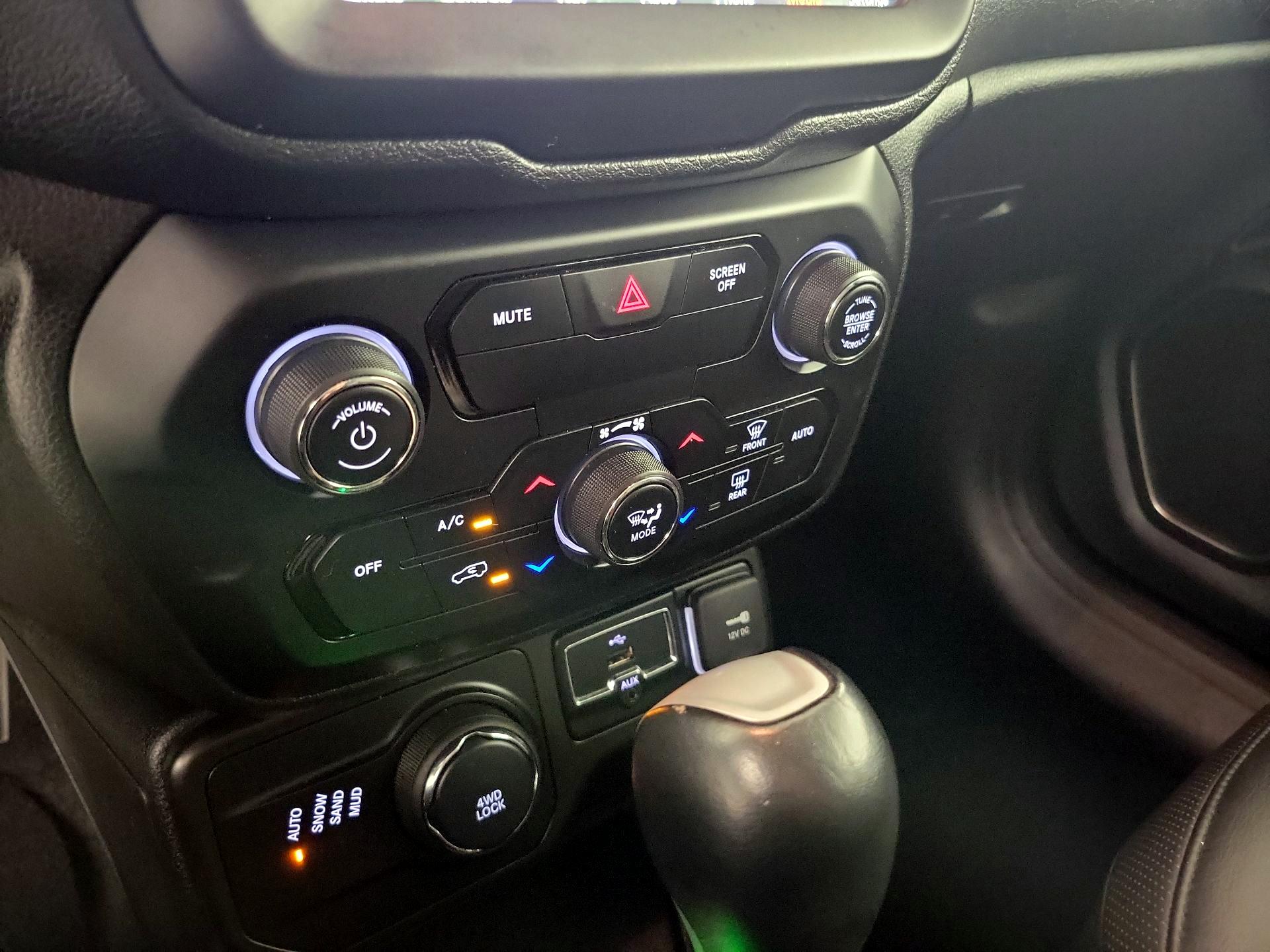 Thumbnail: 2020 Jeep Renegade - 15