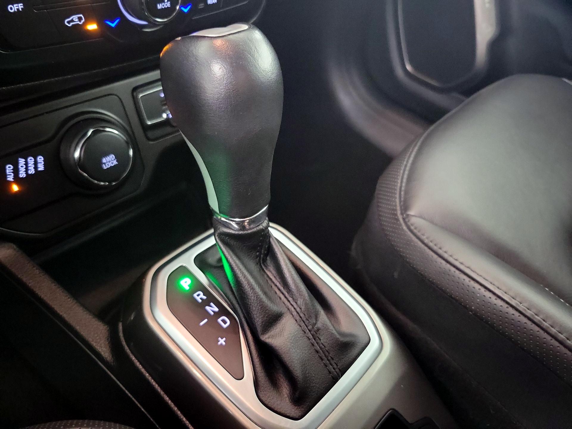 Thumbnail: 2020 Jeep Renegade - 16