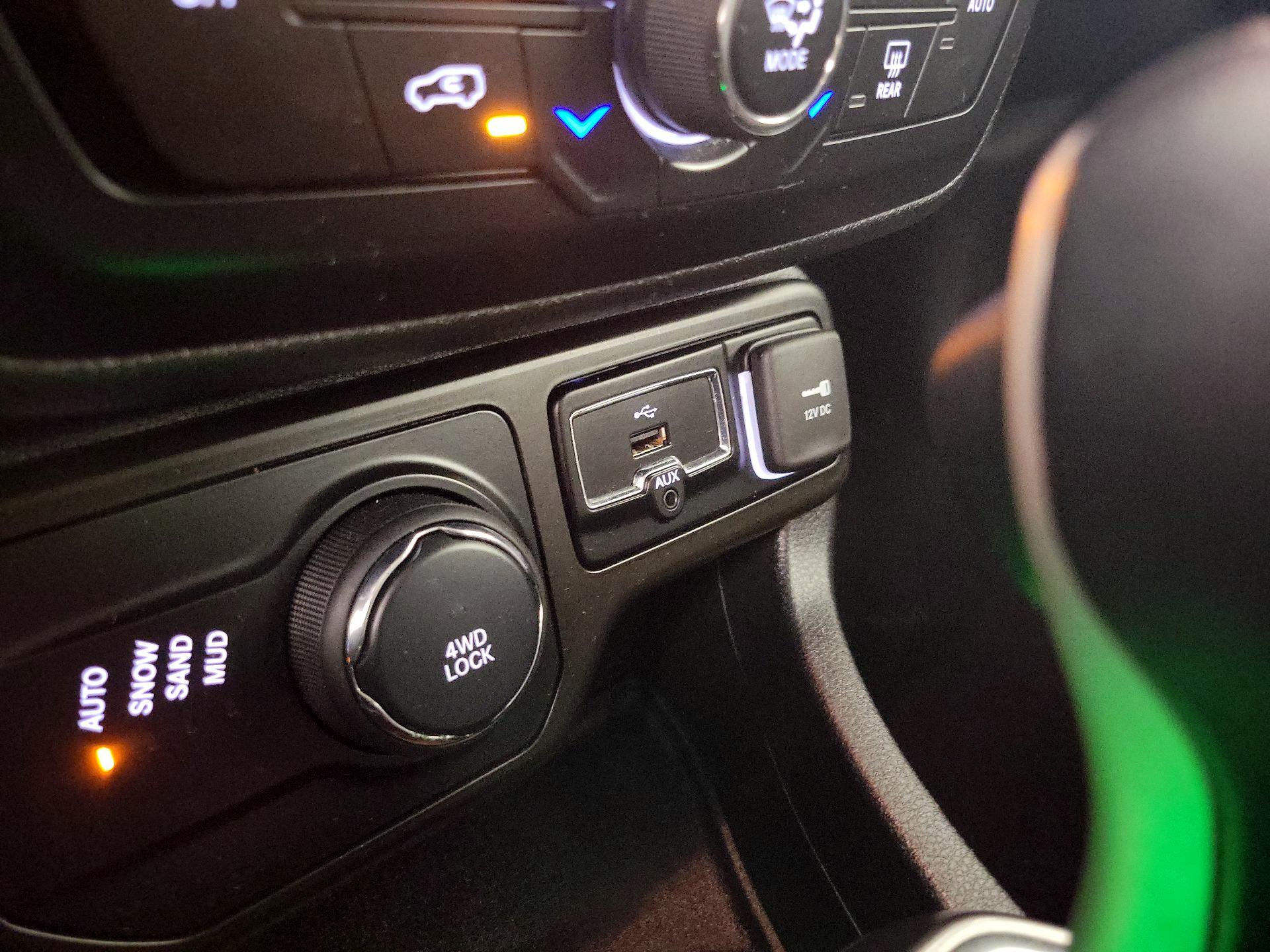 Thumbnail: 2020 Jeep Renegade - 17