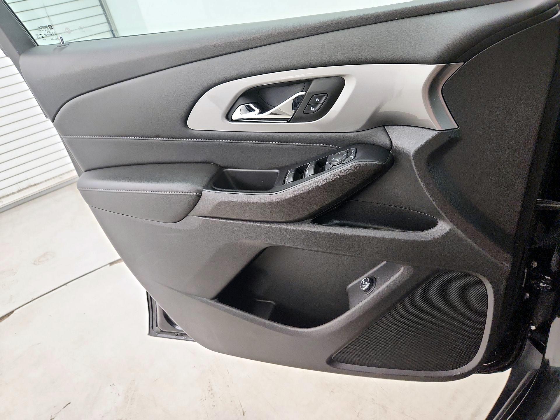 Thumbnail: 2023 Chevrolet Traverse - 12