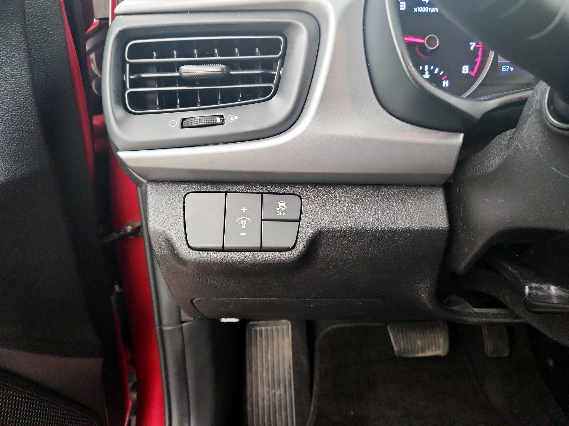 Thumbnail: 2020 Kia Rio - 13