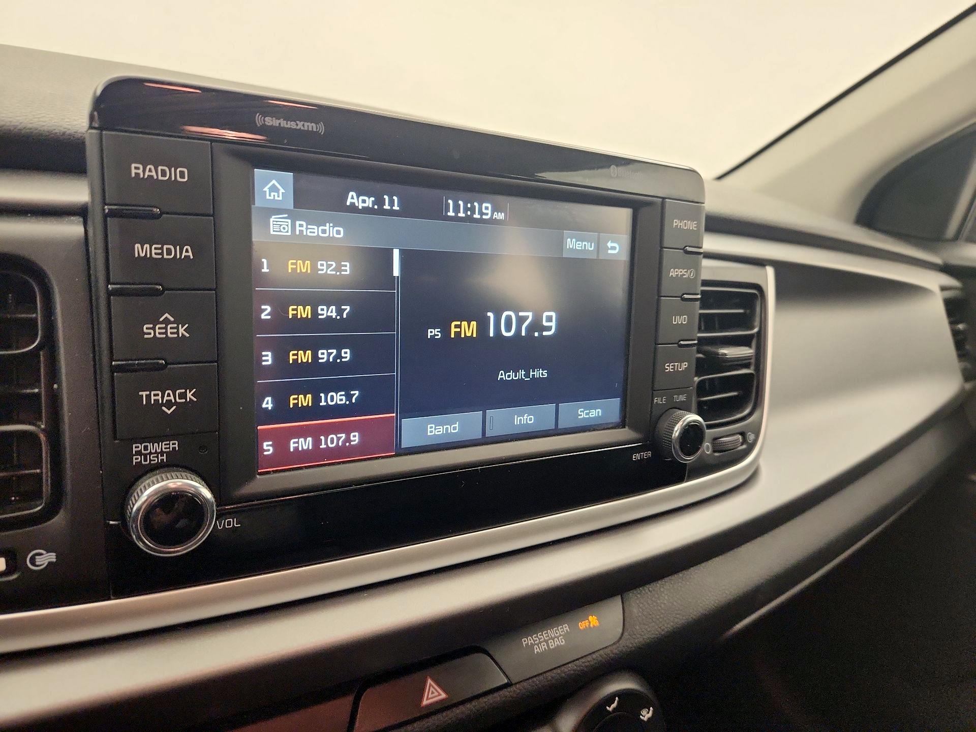 Thumbnail: 2020 Kia Rio - 15