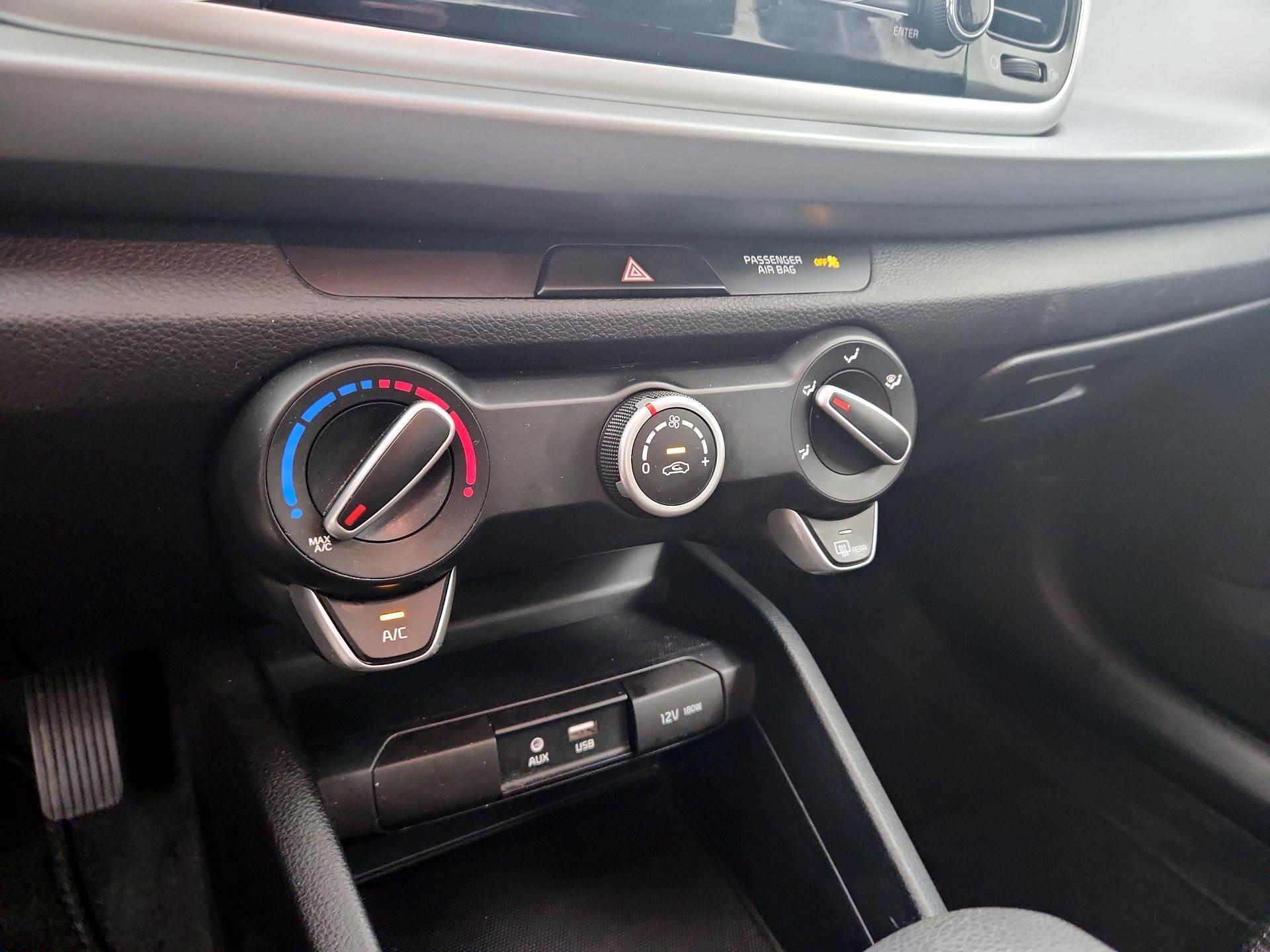 Thumbnail: 2020 Kia Rio - 16