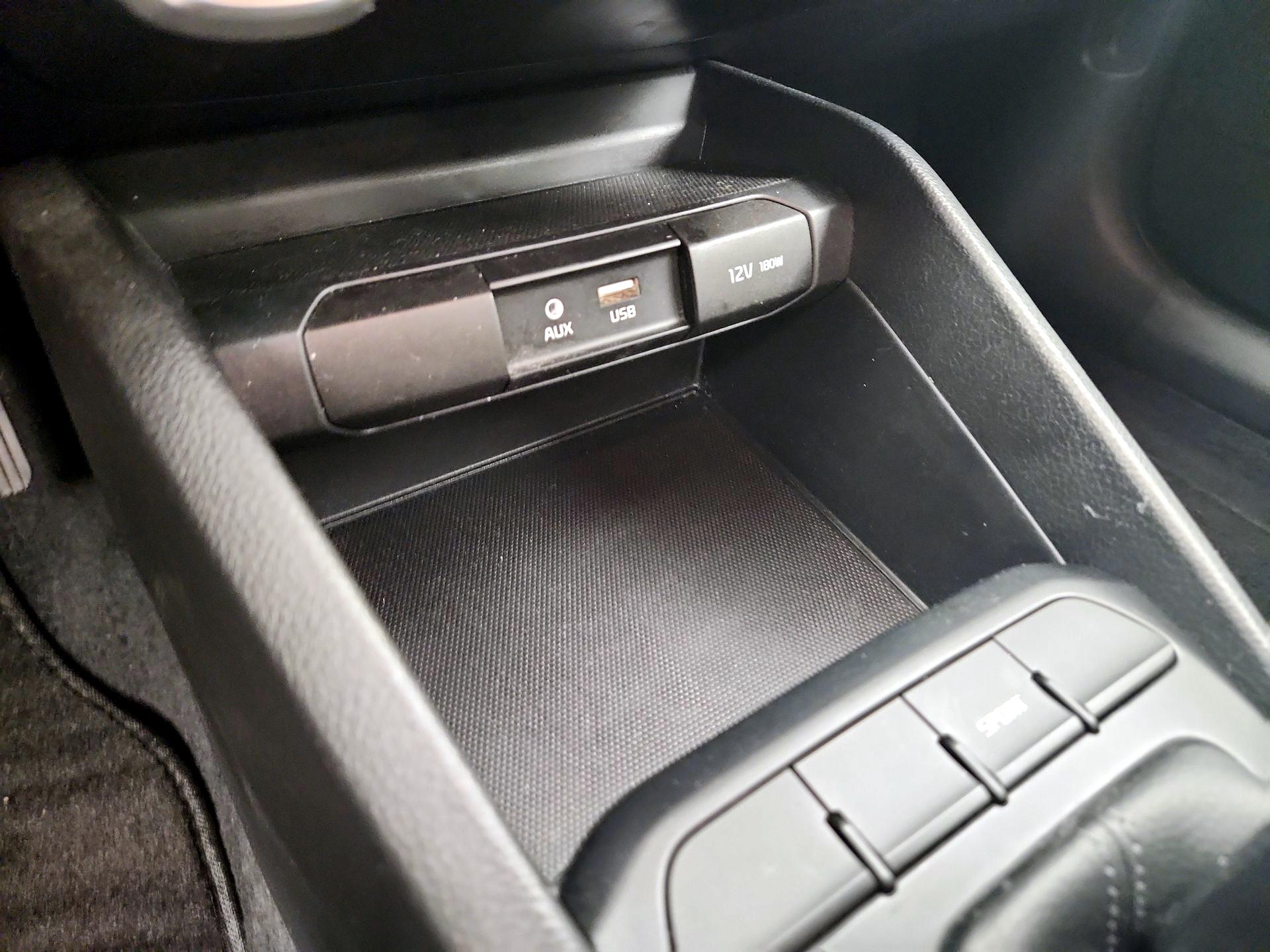 Thumbnail: 2020 Kia Rio - 18