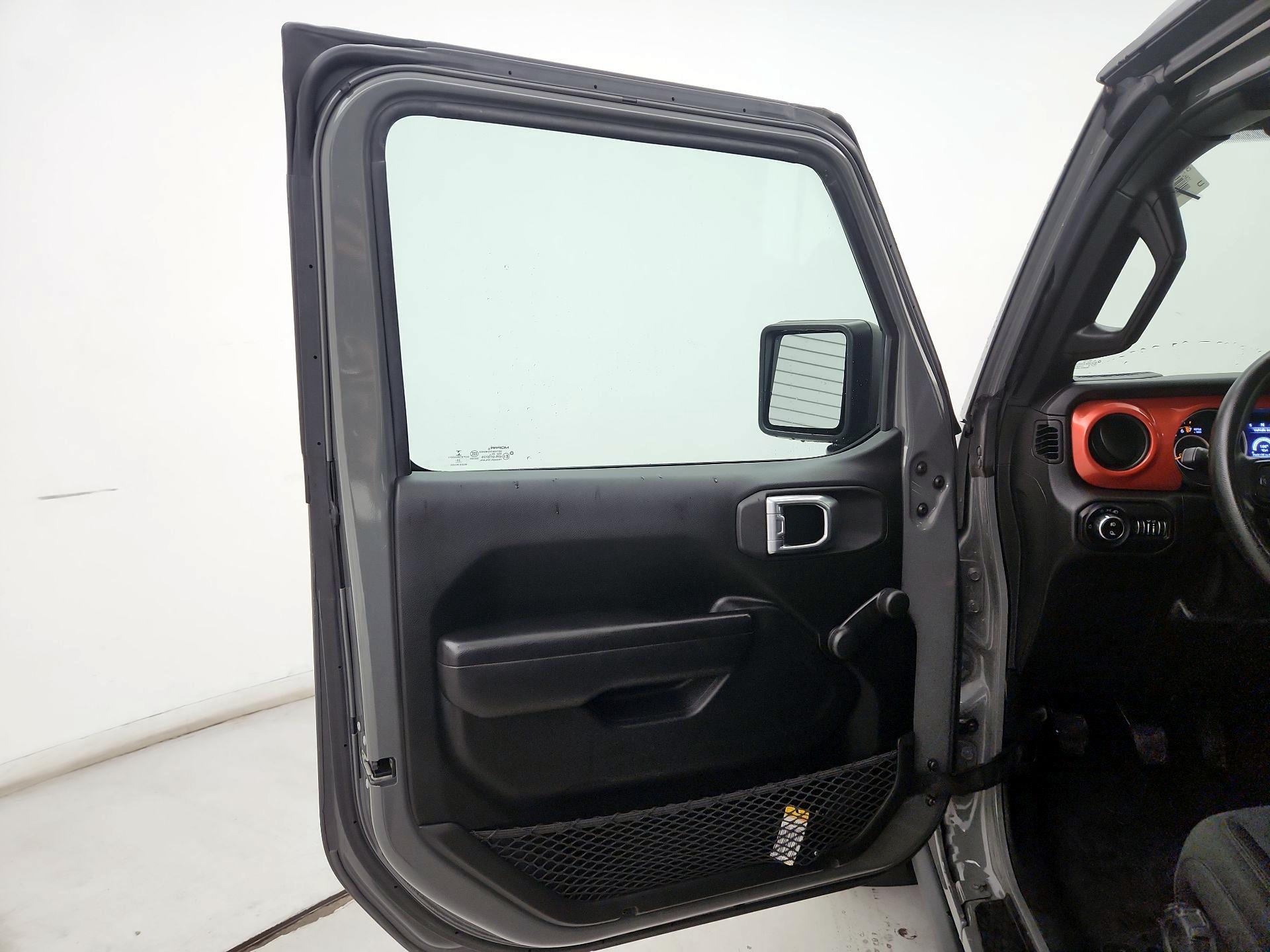 Thumbnail: 2021 Jeep Gladiator - 12