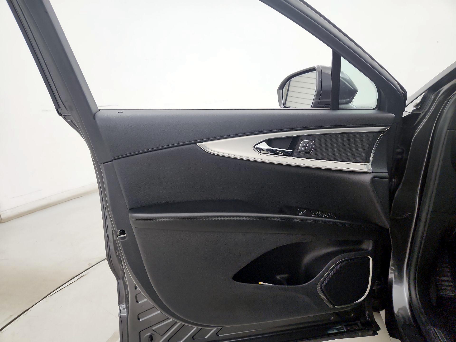 Thumbnail: 2020 Lincoln Nautilus - 12