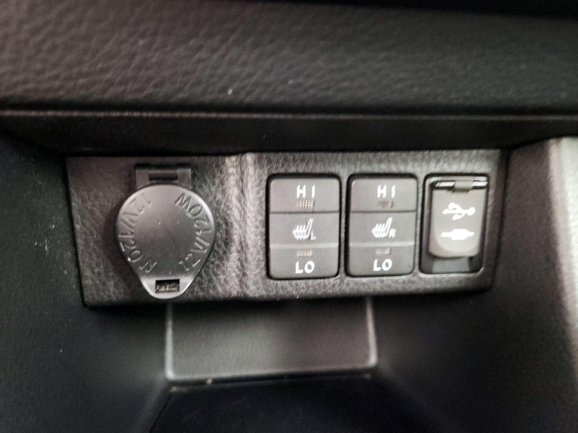 Thumbnail: 2015 Toyota Corolla - 18
