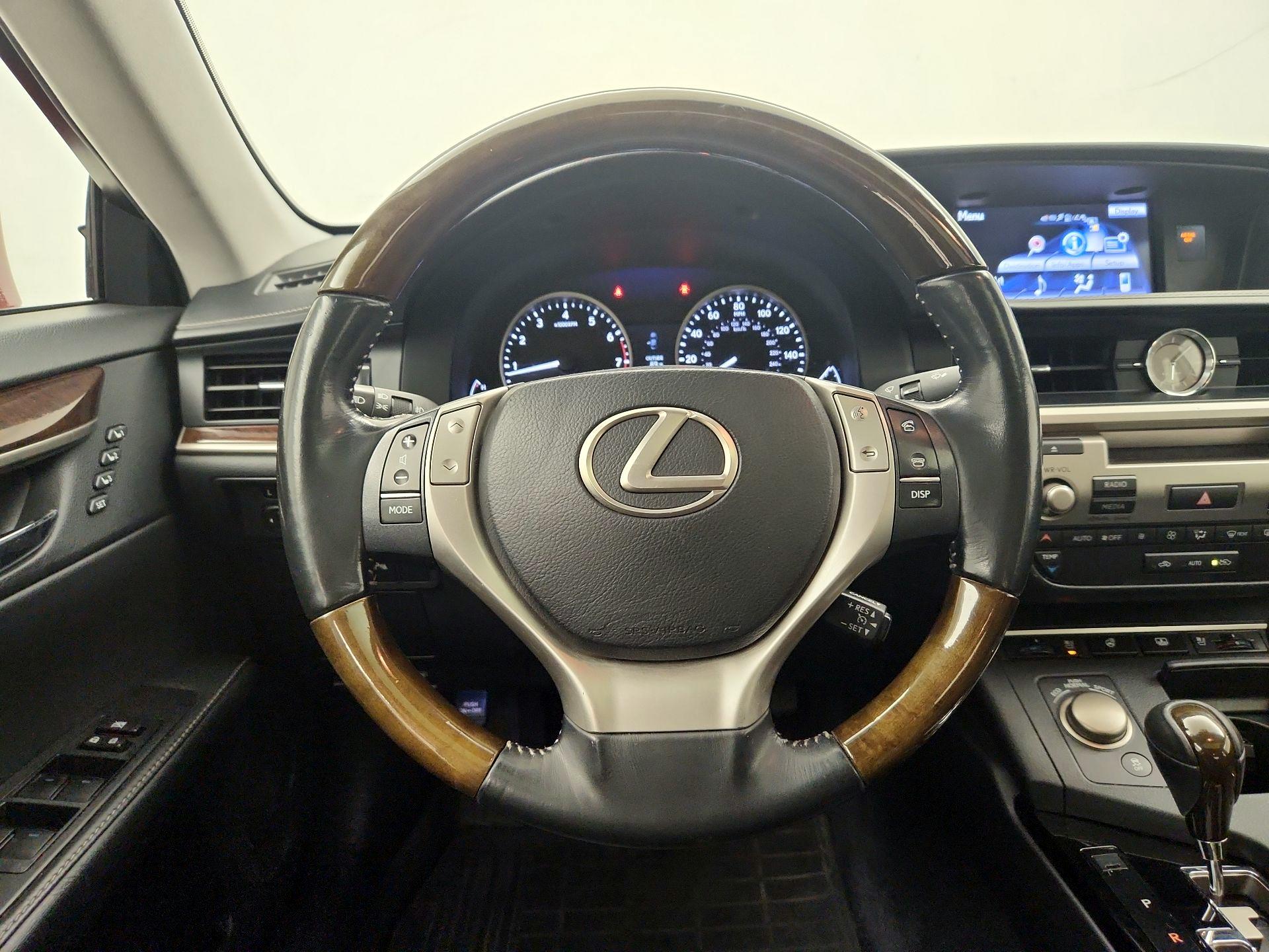 Thumbnail: 2014 Lexus ES - 10