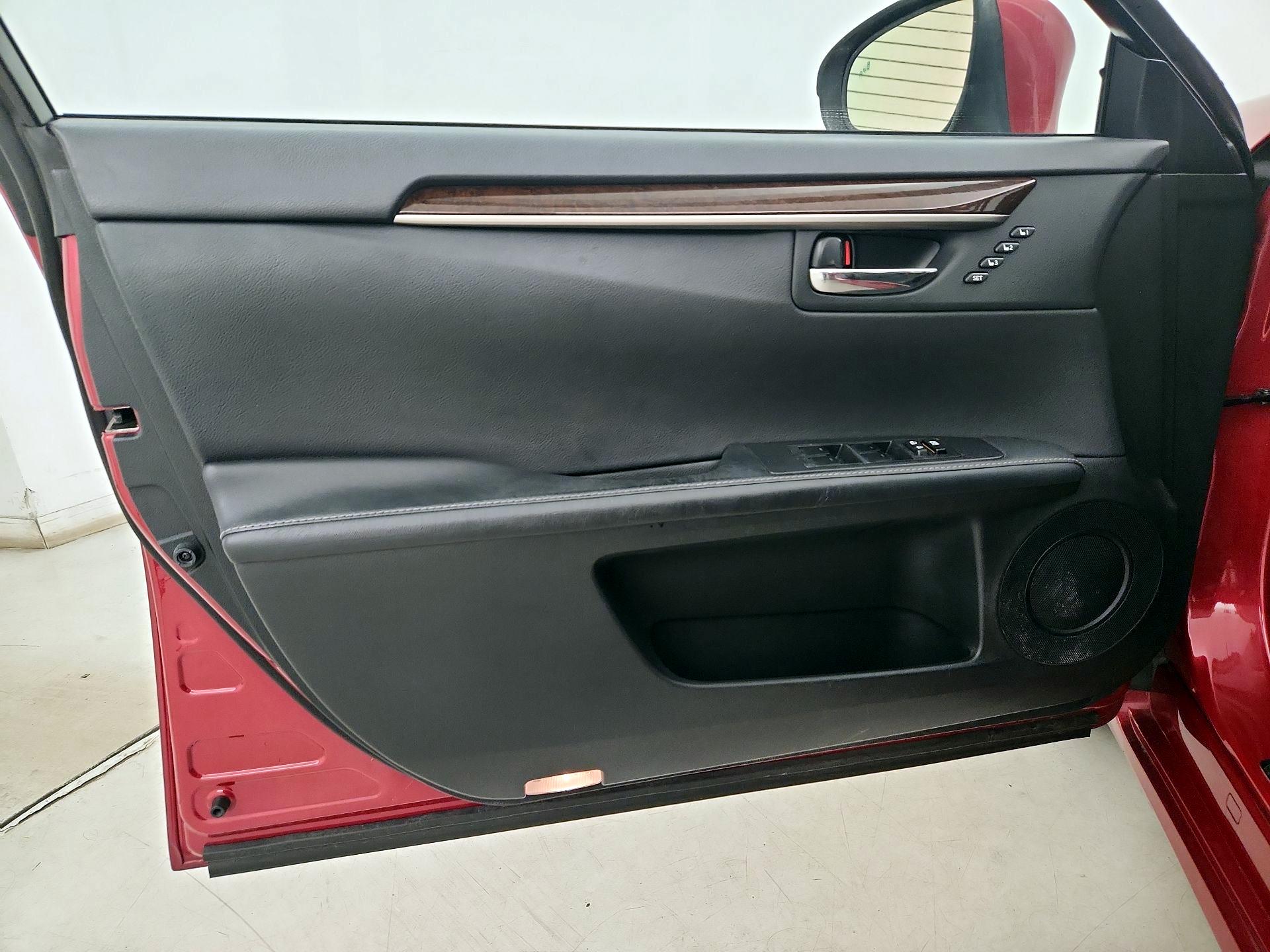 Thumbnail: 2014 Lexus ES - 12