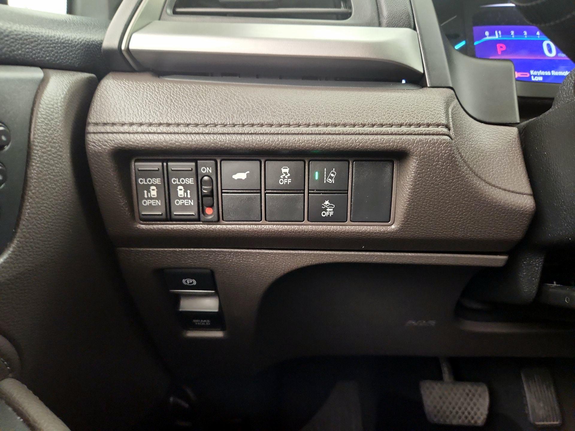 Thumbnail: 2018 Honda Odyssey - 13