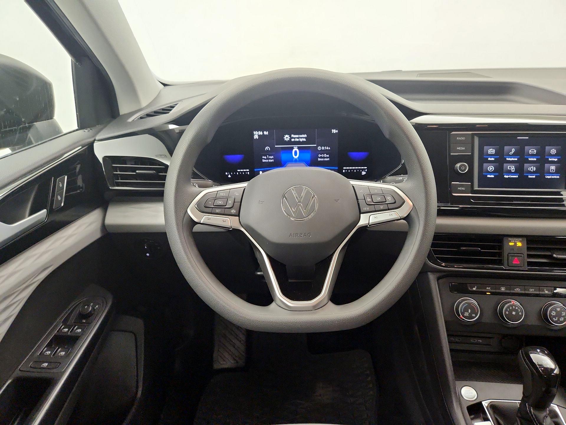 Thumbnail: 2022 Volkswagen Taos - 10