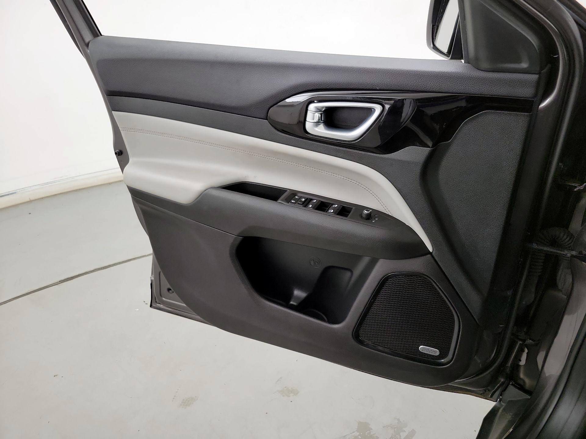 Thumbnail: 2022 Jeep Compass - 12
