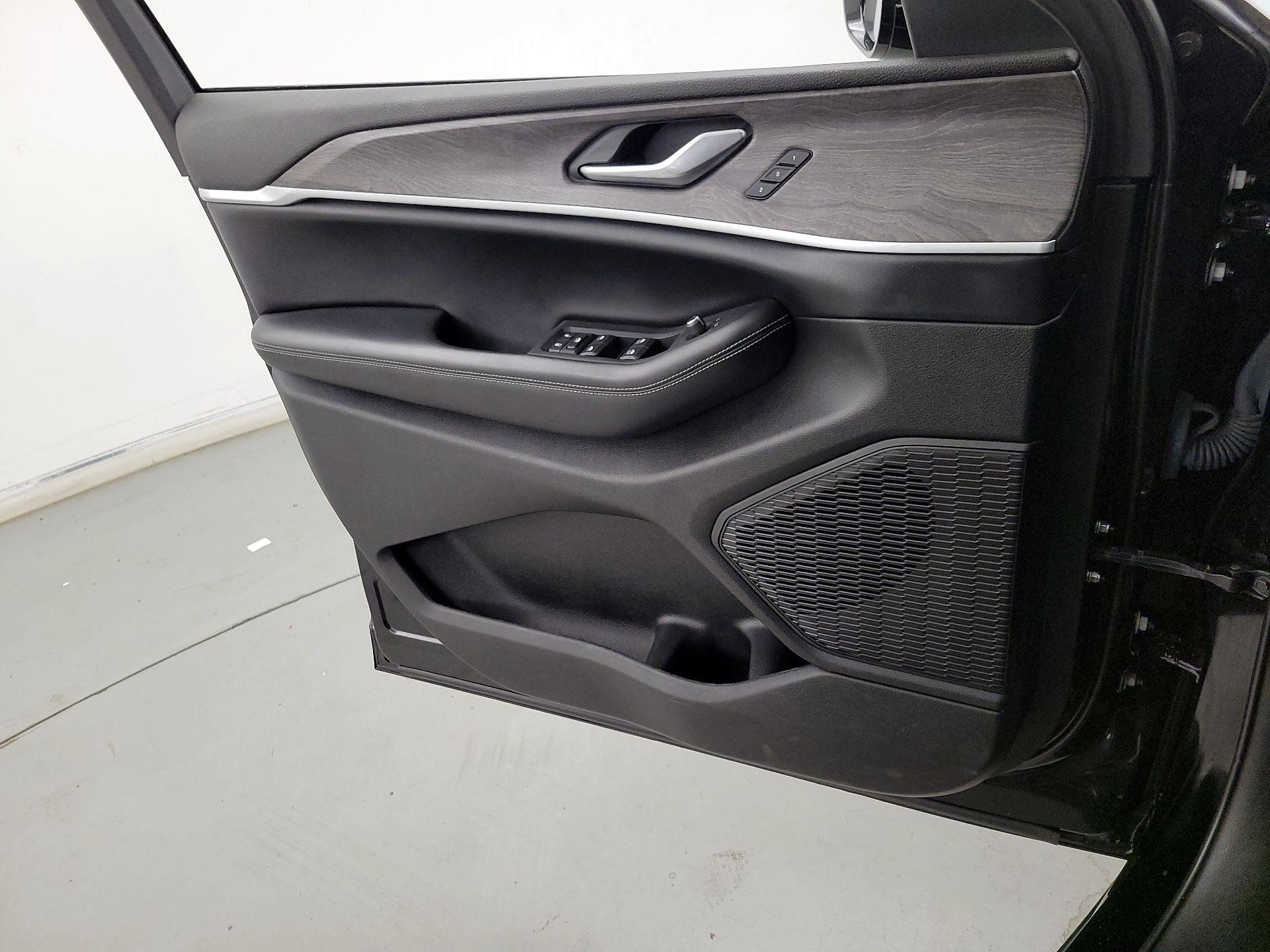 Thumbnail: 2023 Jeep Grand Cherokee - 12