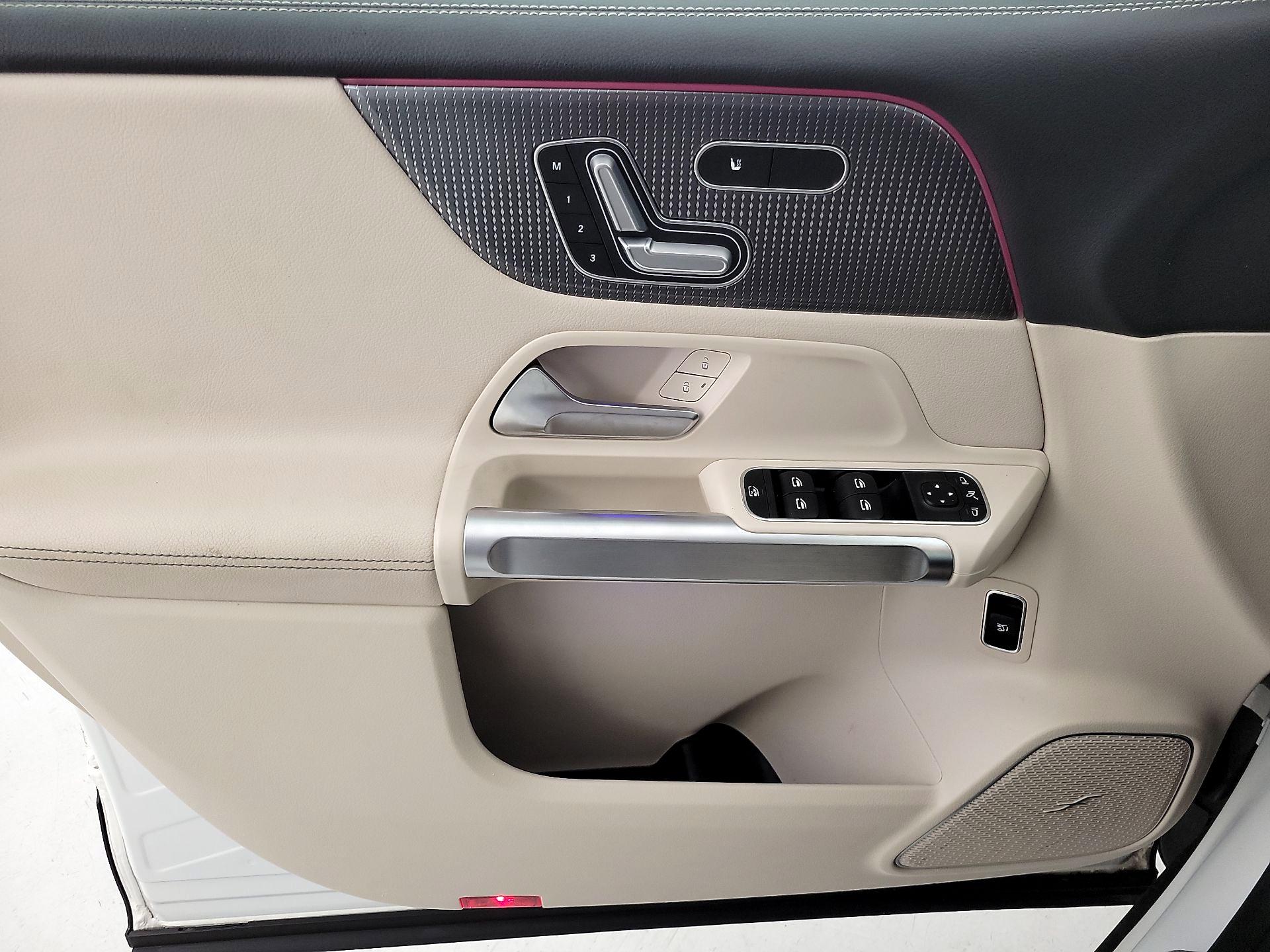 Thumbnail: 2021 Mercedes-Benz GLB - 12