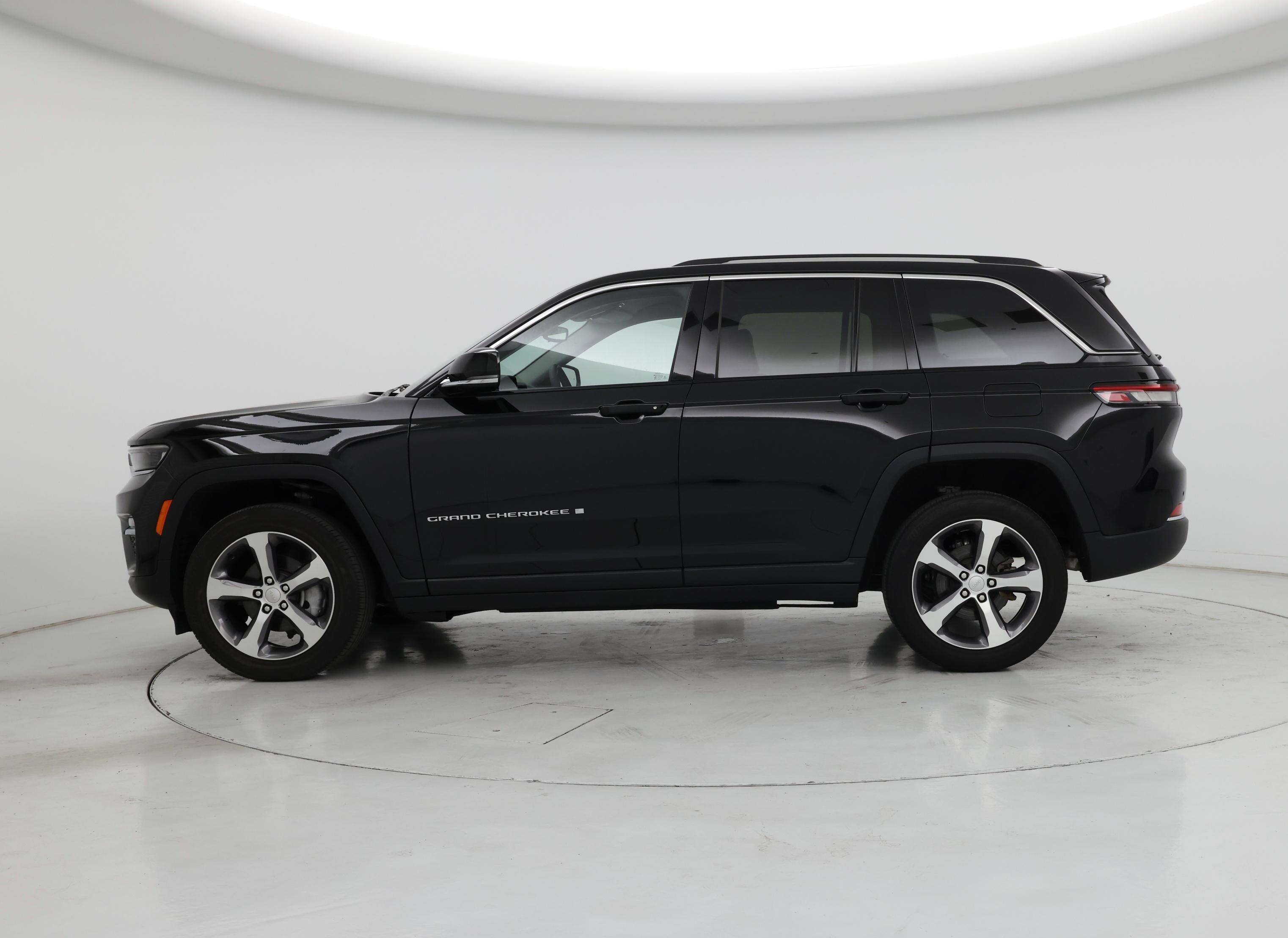 Thumbnail: 2023 Jeep Grand Cherokee - 3