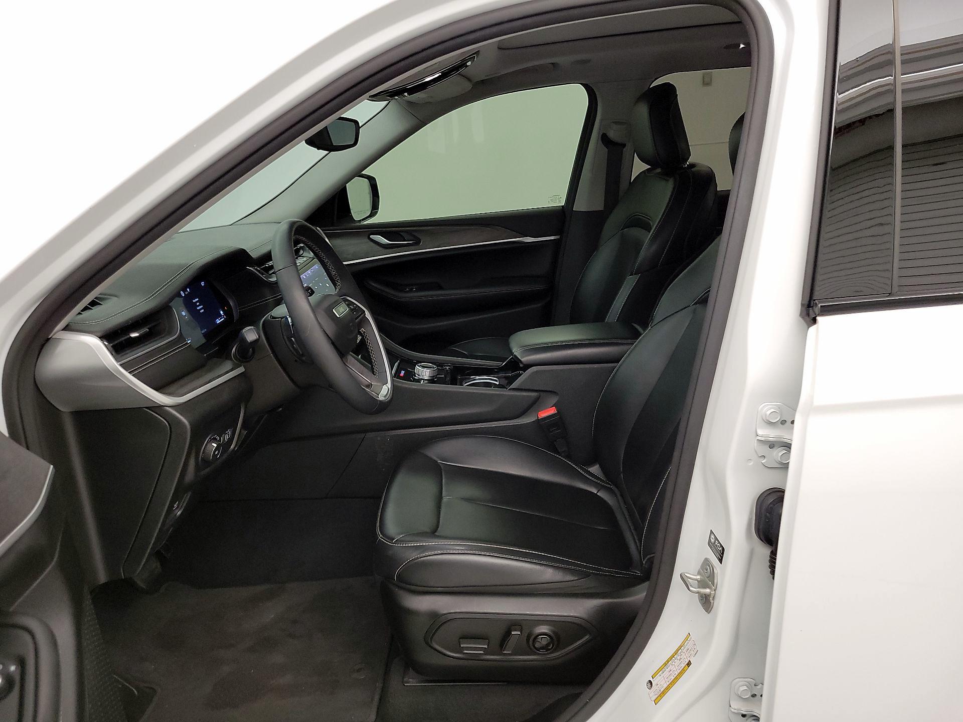 Thumbnail: 2023 Jeep Grand Cherokee - 11