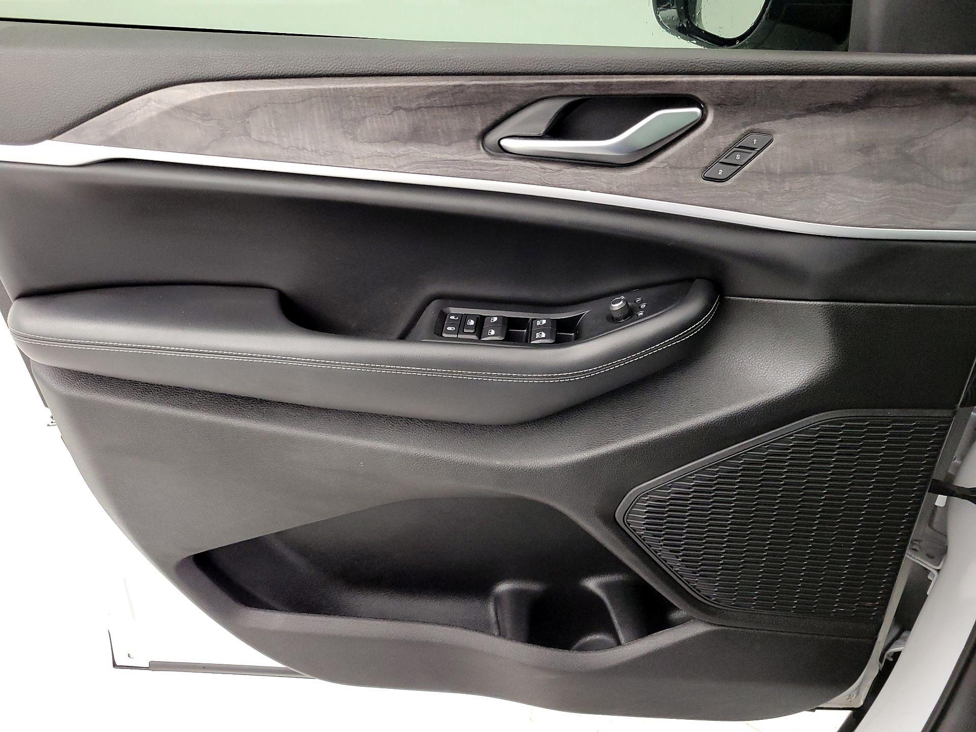 Thumbnail: 2023 Jeep Grand Cherokee - 12