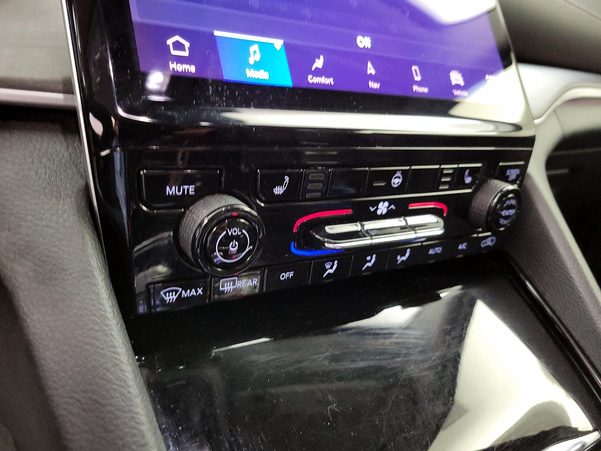 Thumbnail: 2023 Jeep Grand Cherokee - 17