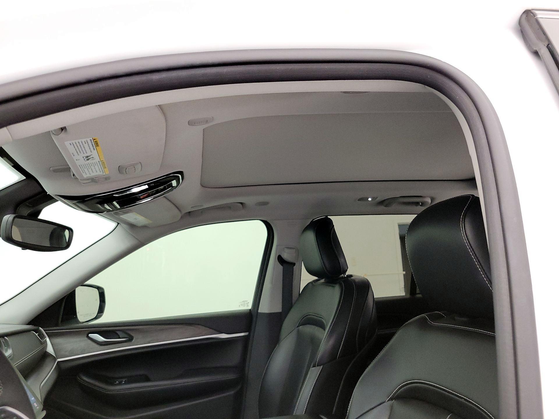 Thumbnail: 2023 Jeep Grand Cherokee - 20