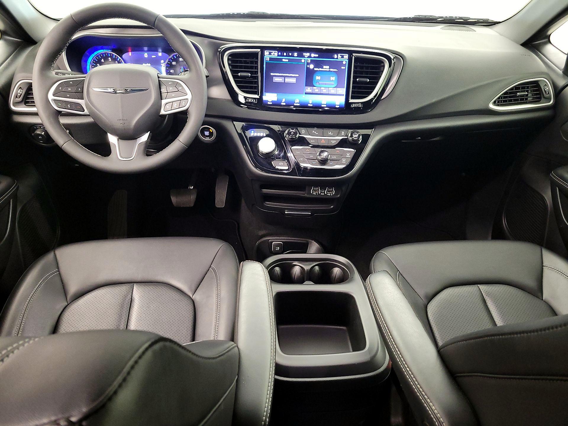 Thumbnail: 2025 Chrysler Pacifica - 9