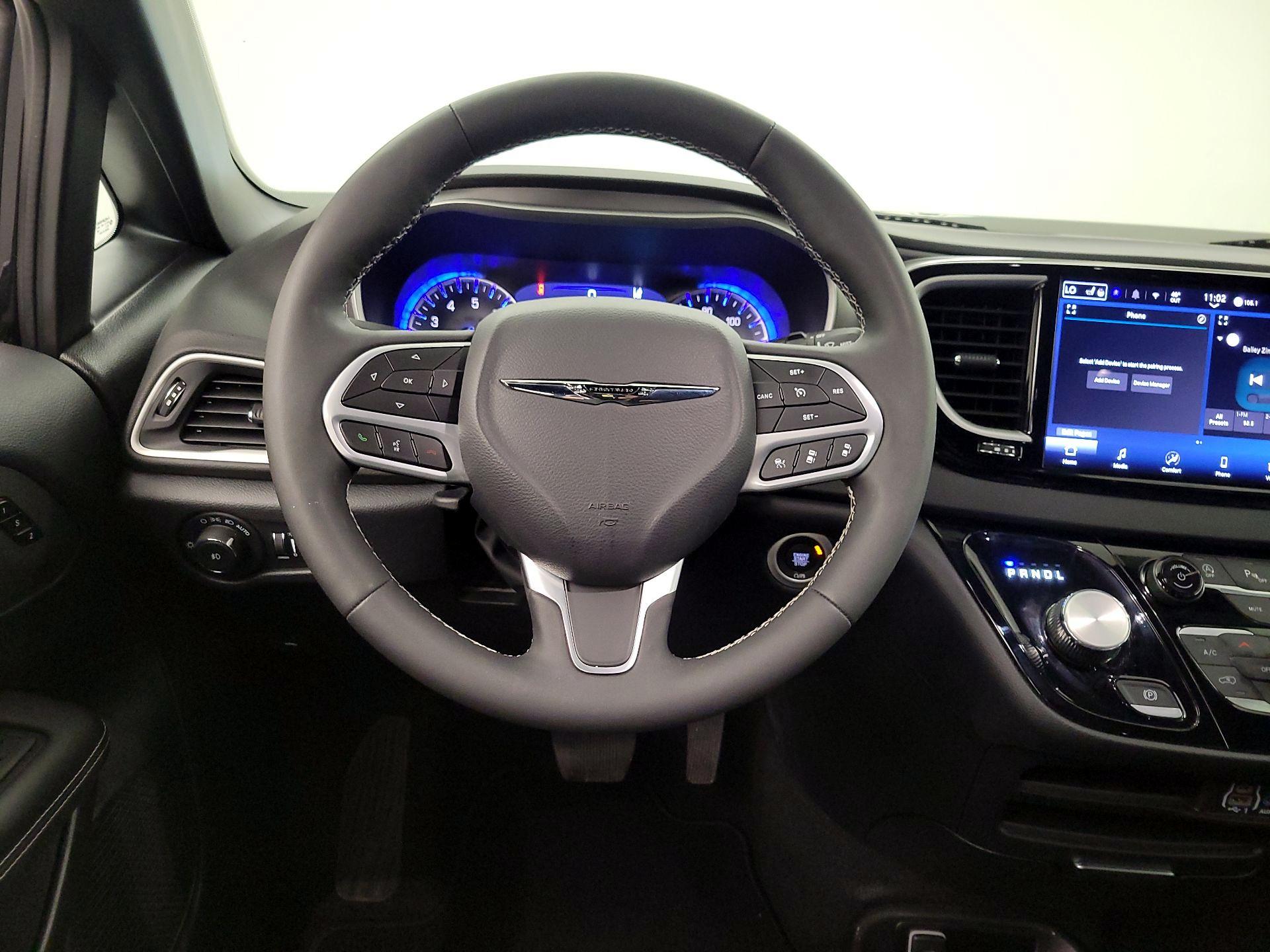 Thumbnail: 2025 Chrysler Pacifica - 10