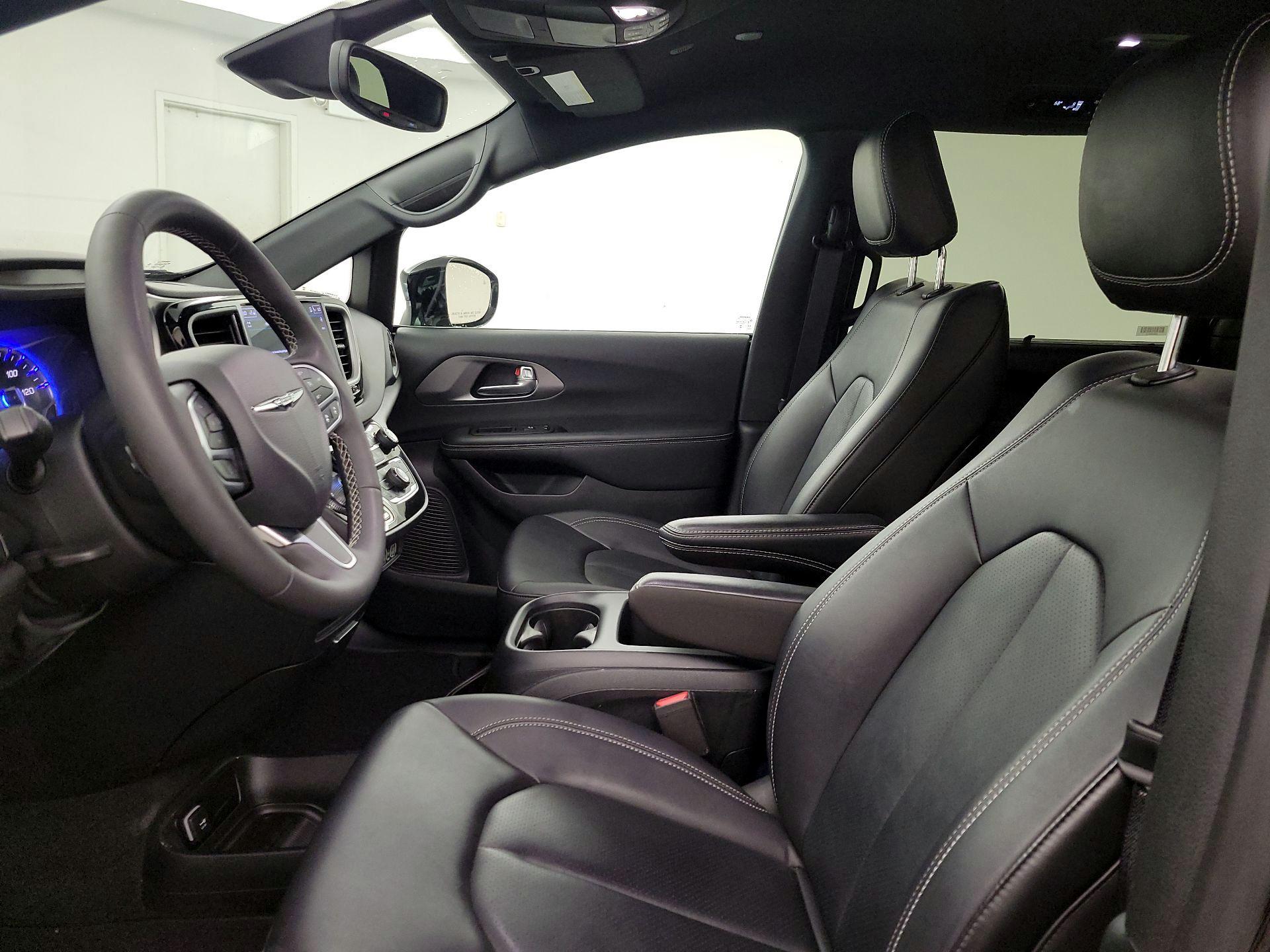 Thumbnail: 2025 Chrysler Pacifica - 11
