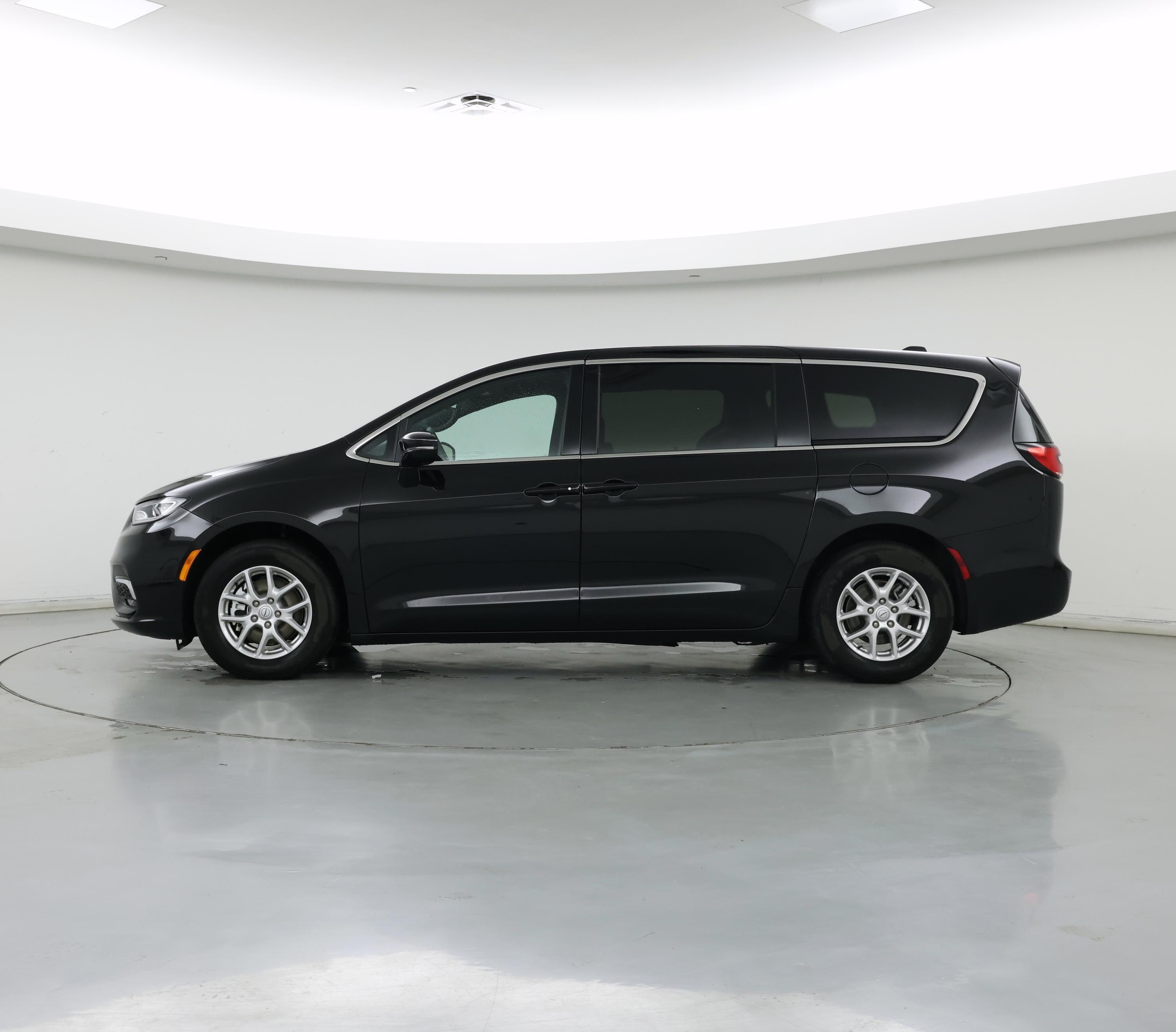 Thumbnail: 2025 Chrysler Pacifica - 3