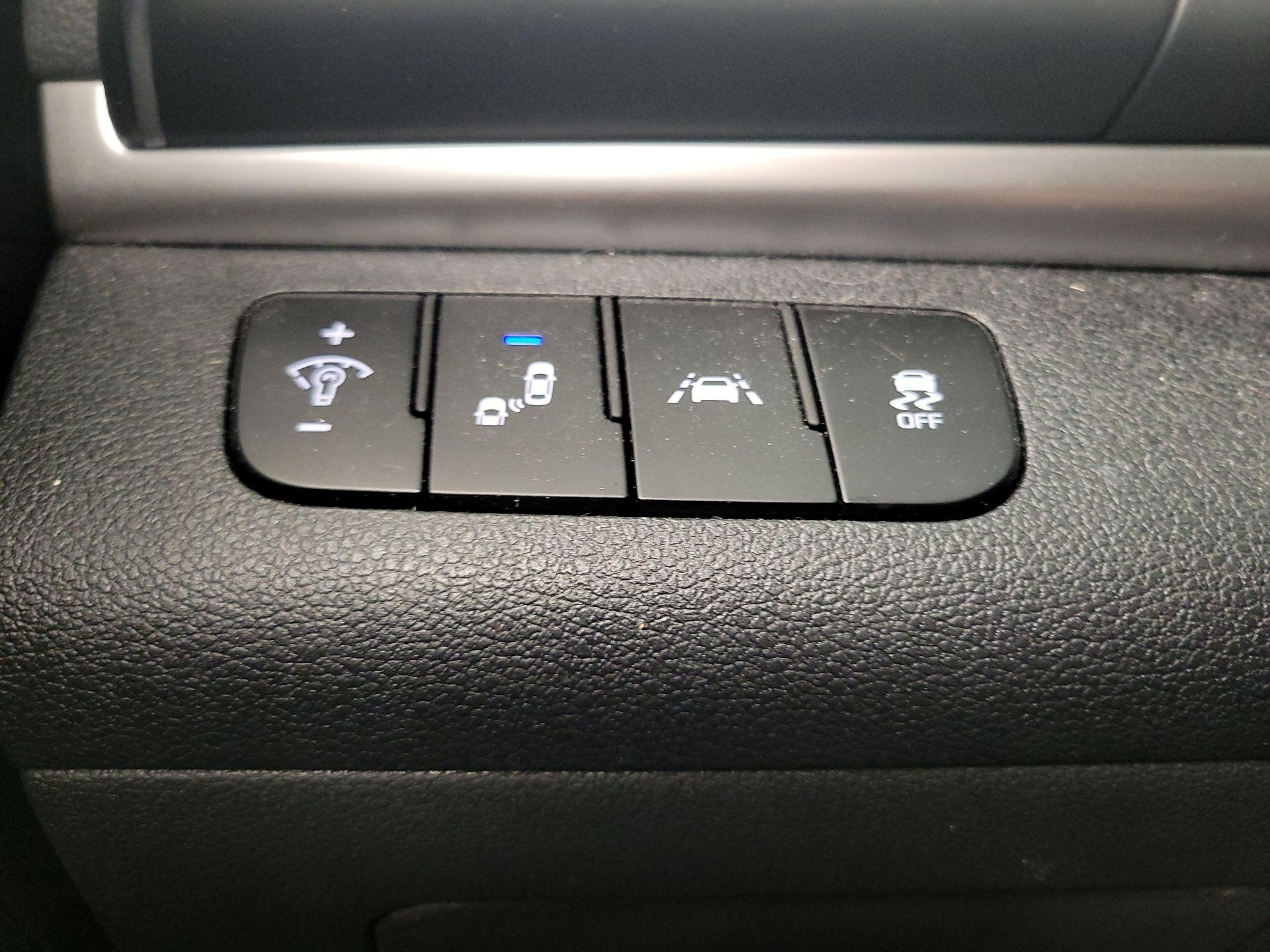 Thumbnail: 2020 Hyundai Elantra - 13