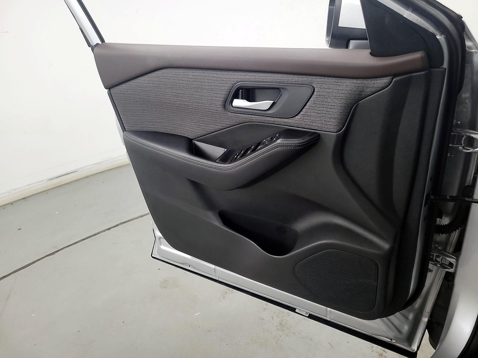 Thumbnail: 2023 Nissan Rogue - 12